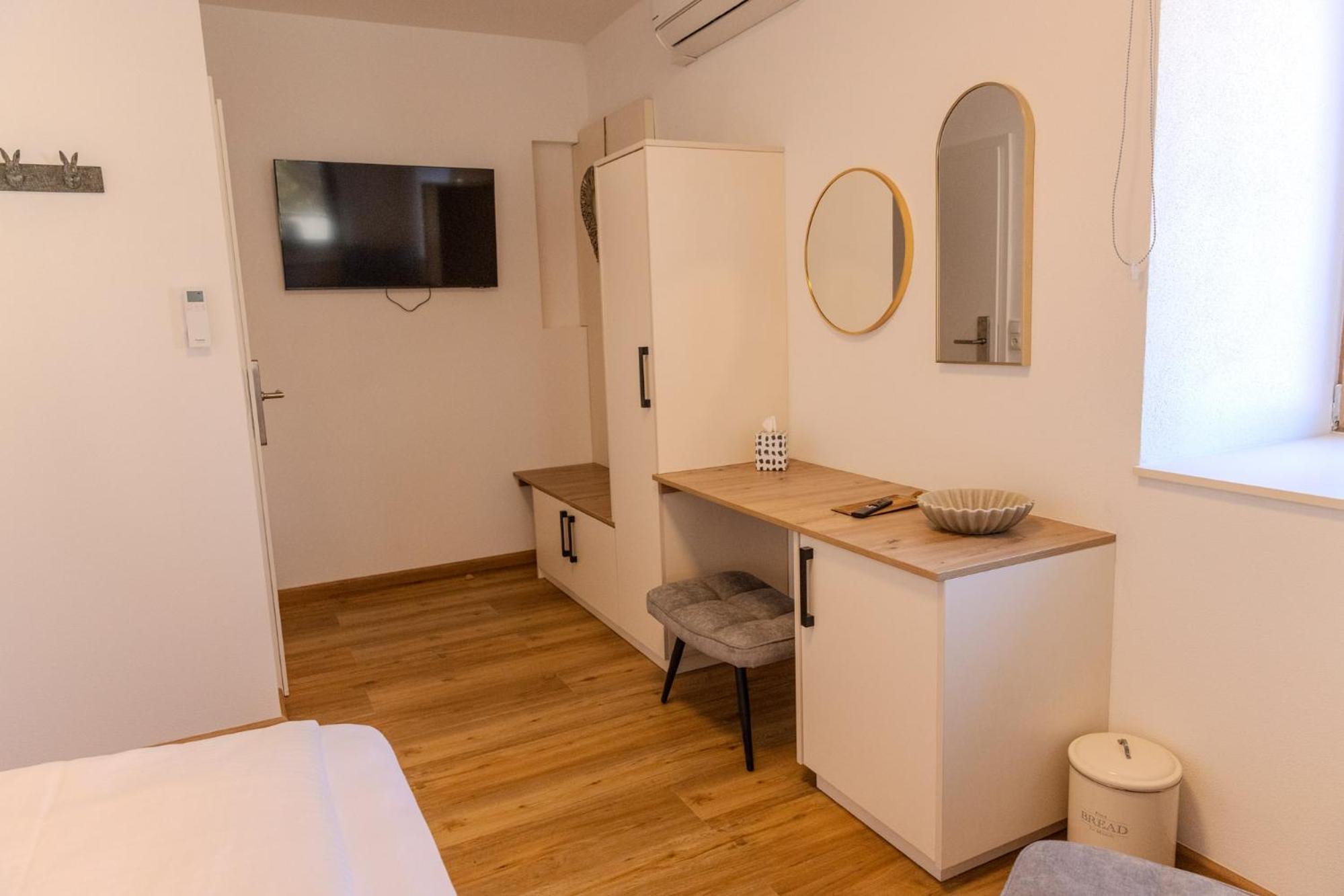 Single Room Private External Bathroom