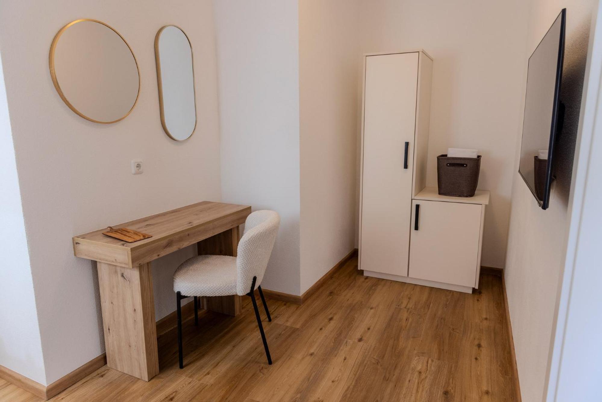 Single Room Private External Bathroom