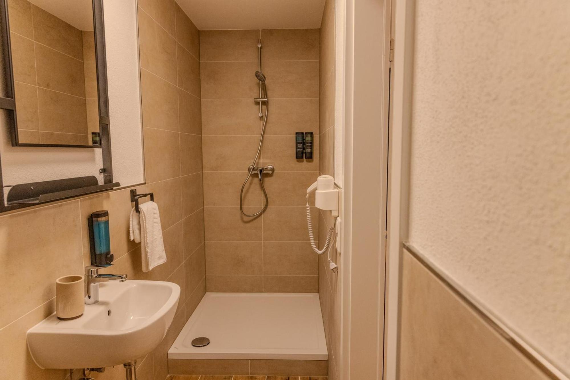Twin Room Private Bathroom