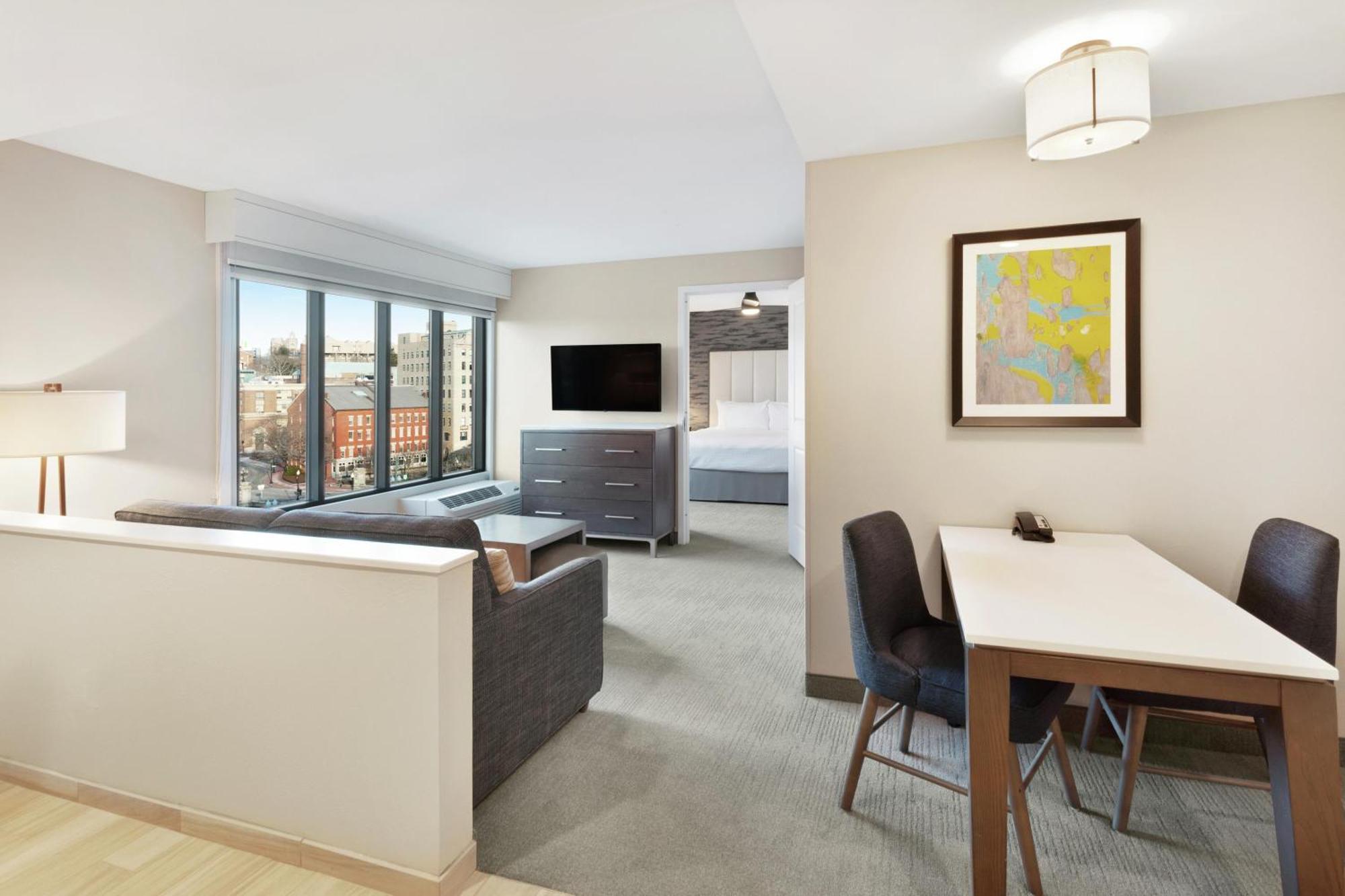 One-Bedroom Corner King Suite River View