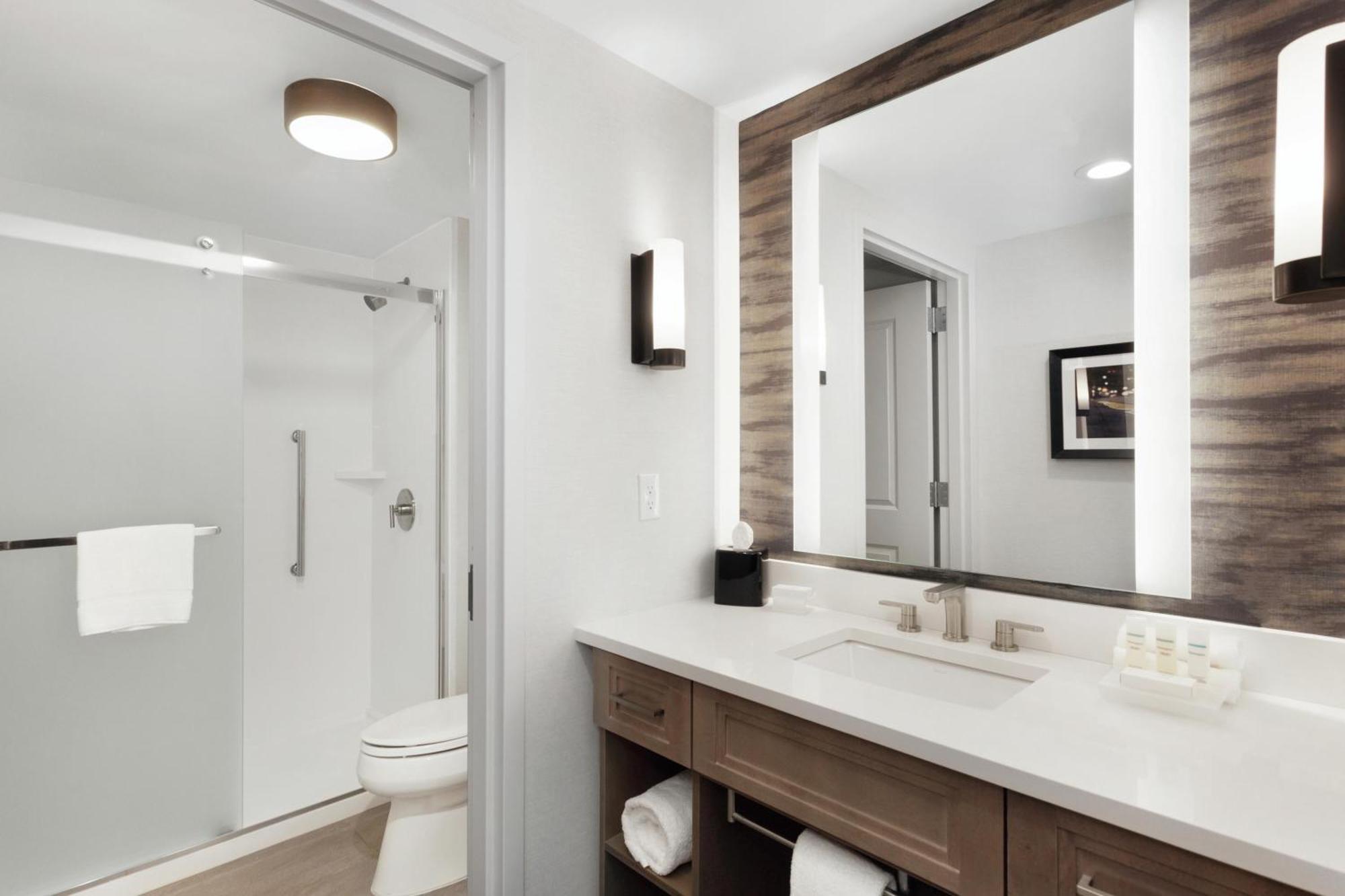Queen Studio Suite Two Queen Beds River View