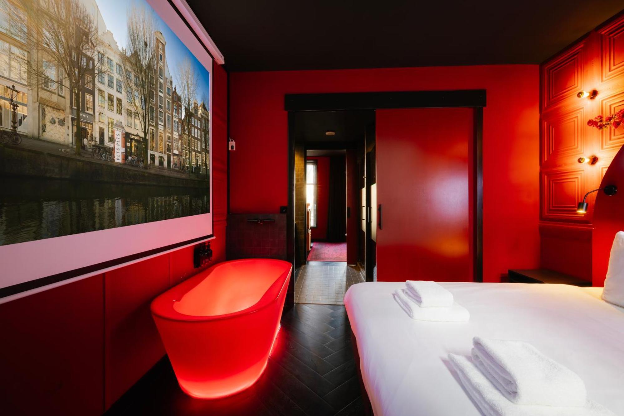 Bar Rouge Suite