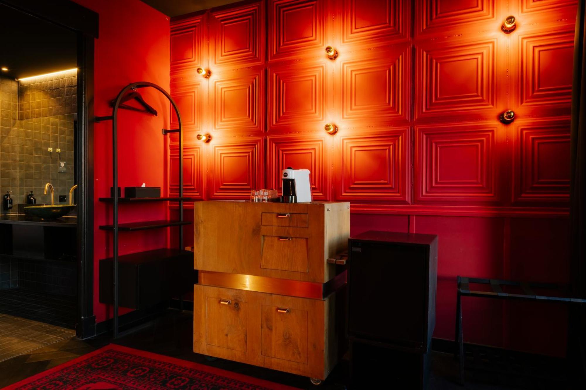 Bar Rouge Suite