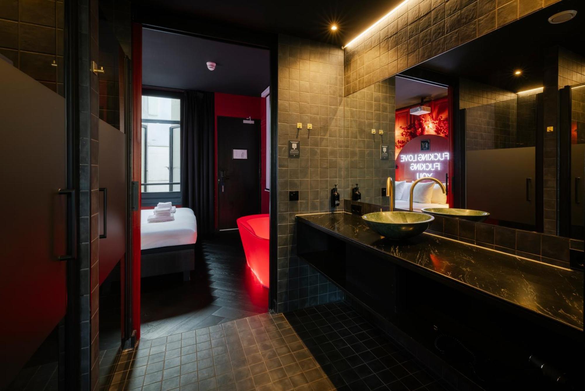 Bar Rouge Suite
