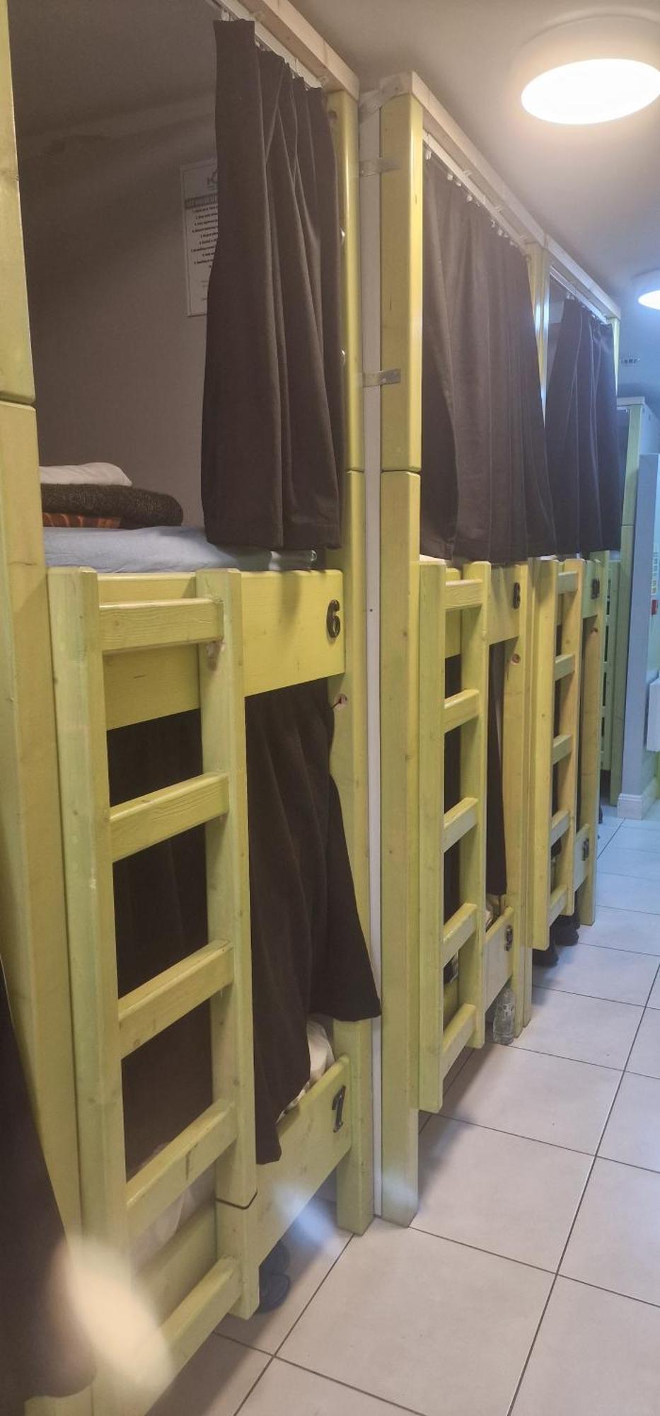 Bed 16 Bed Mixed Dormitory Room