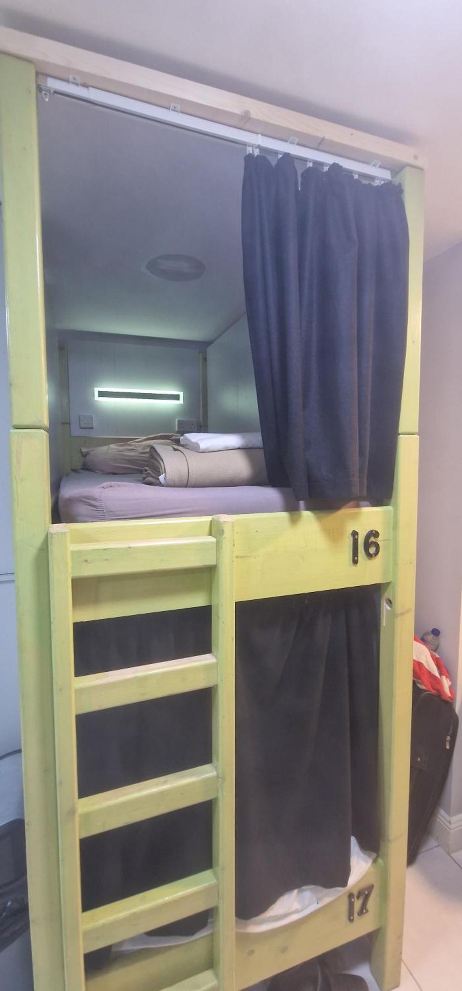 Bed 16 Bed Mixed Dormitory Room