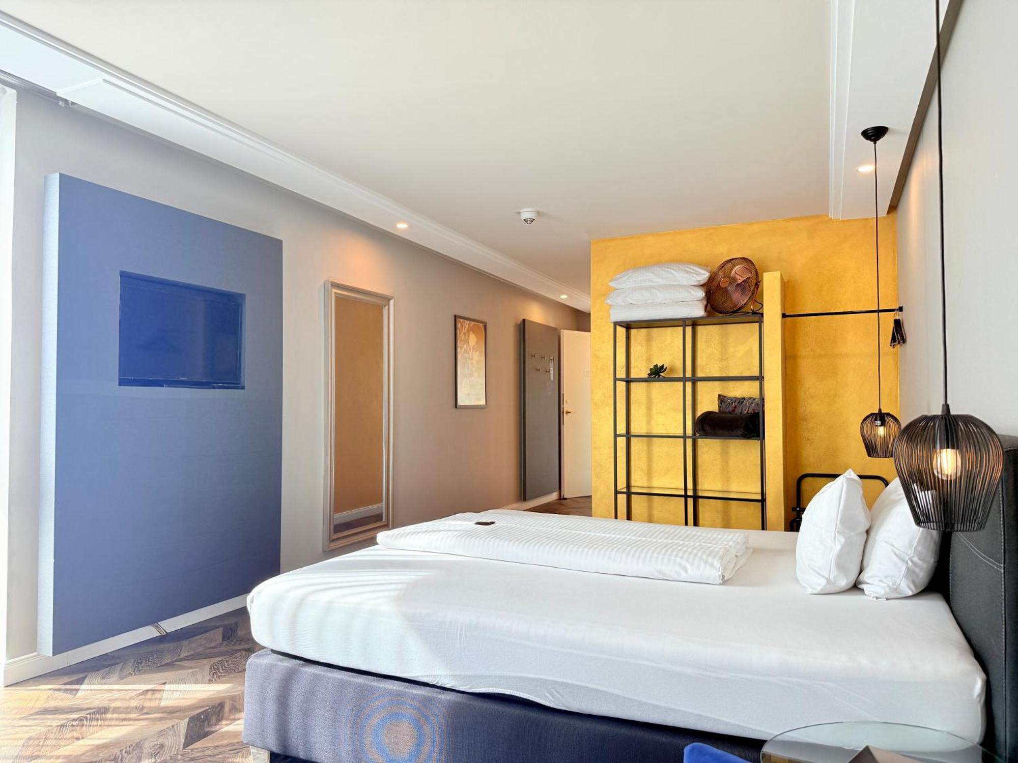 Large Double Room Deluxe