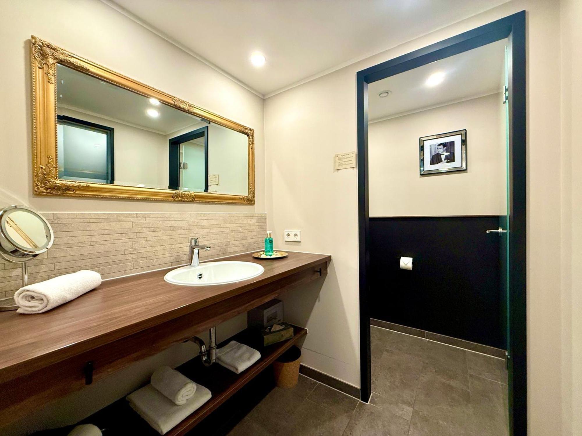 Large Double Room Deluxe
