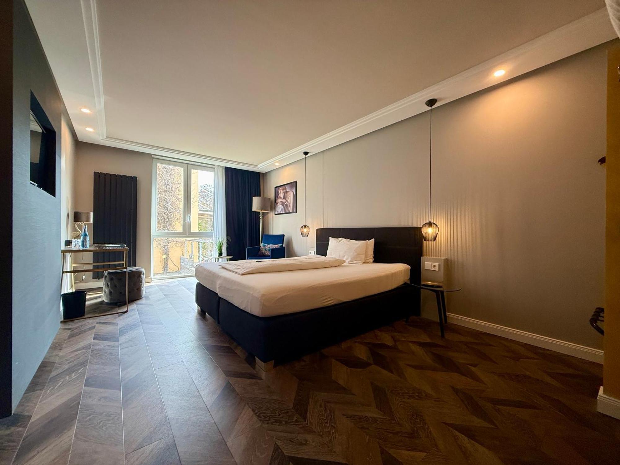Large Double Room Deluxe