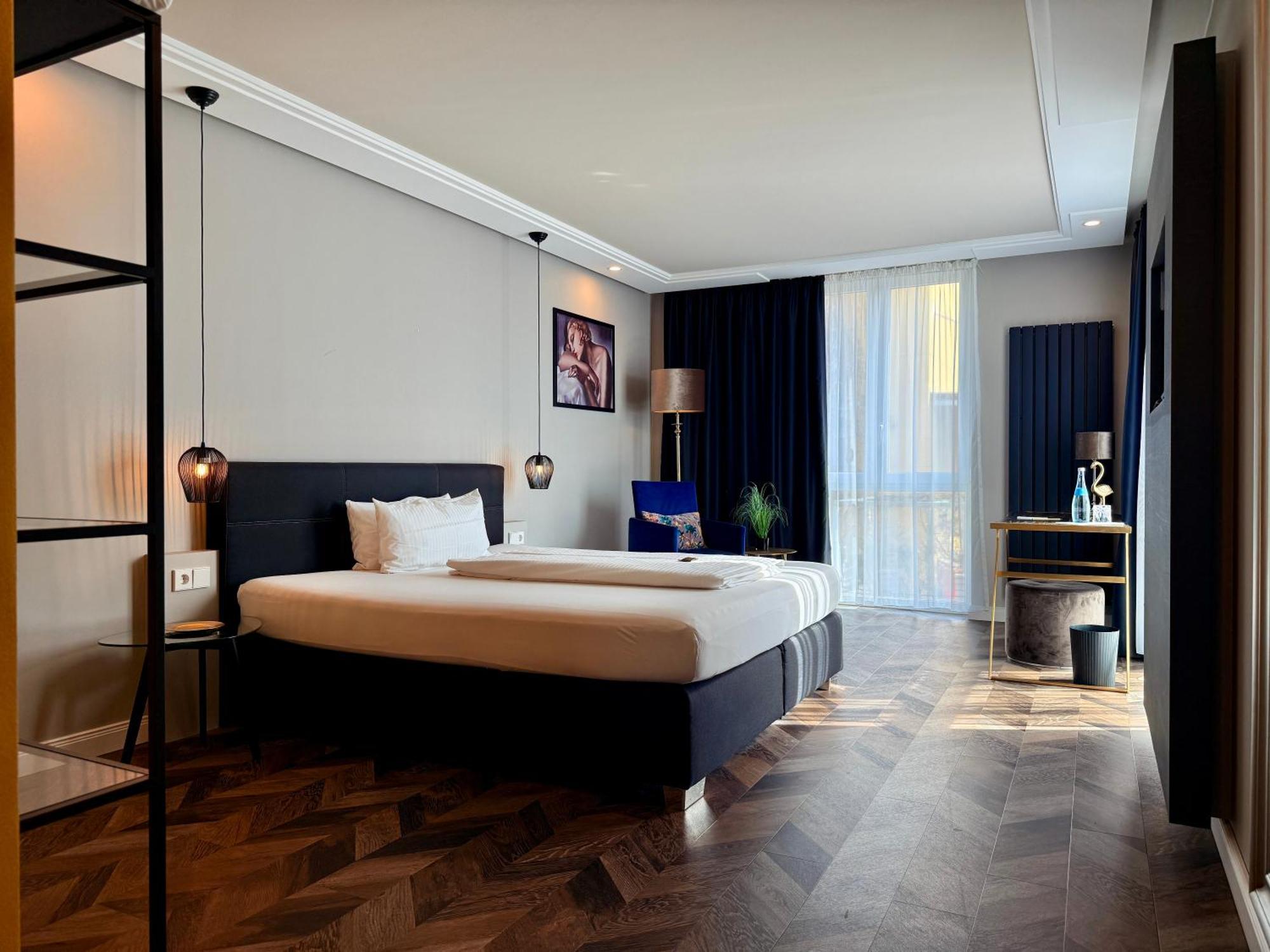 Large Double Room Deluxe