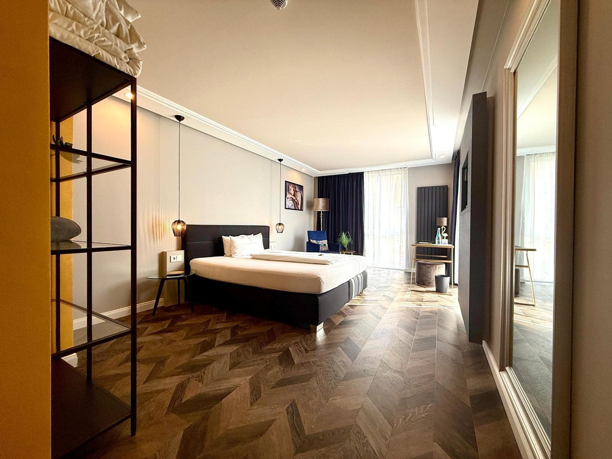 Large Double Room Deluxe