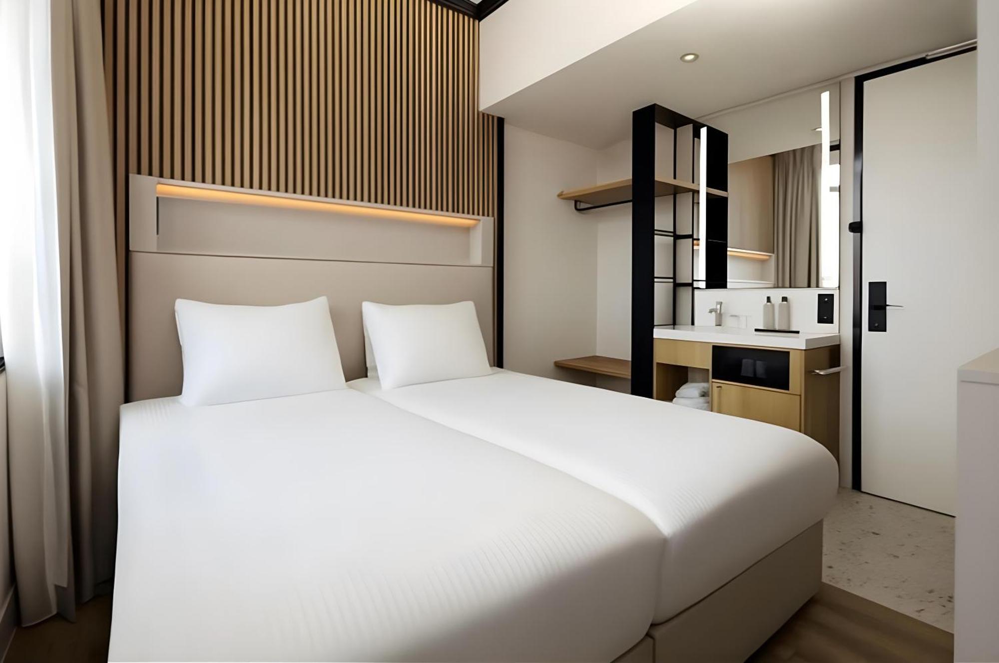 Compact Twin Room