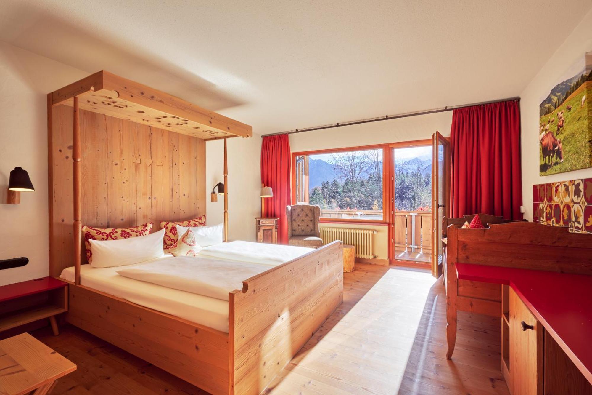 Triple Room Mountain View & Balcony