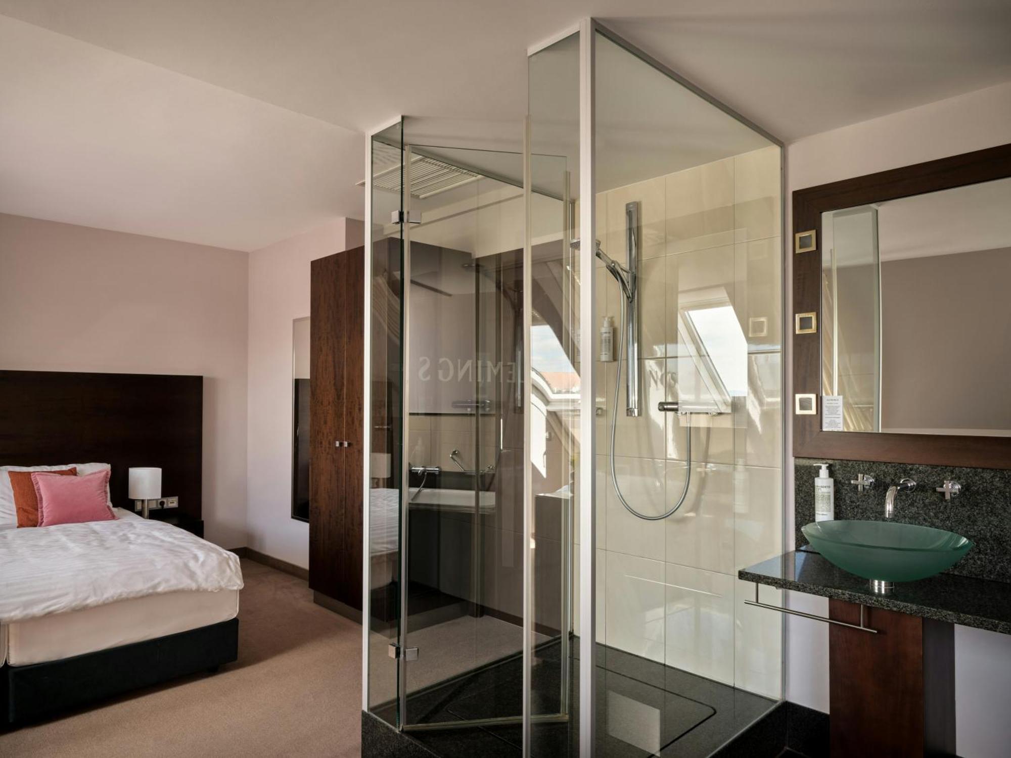 Comfort Queen Room