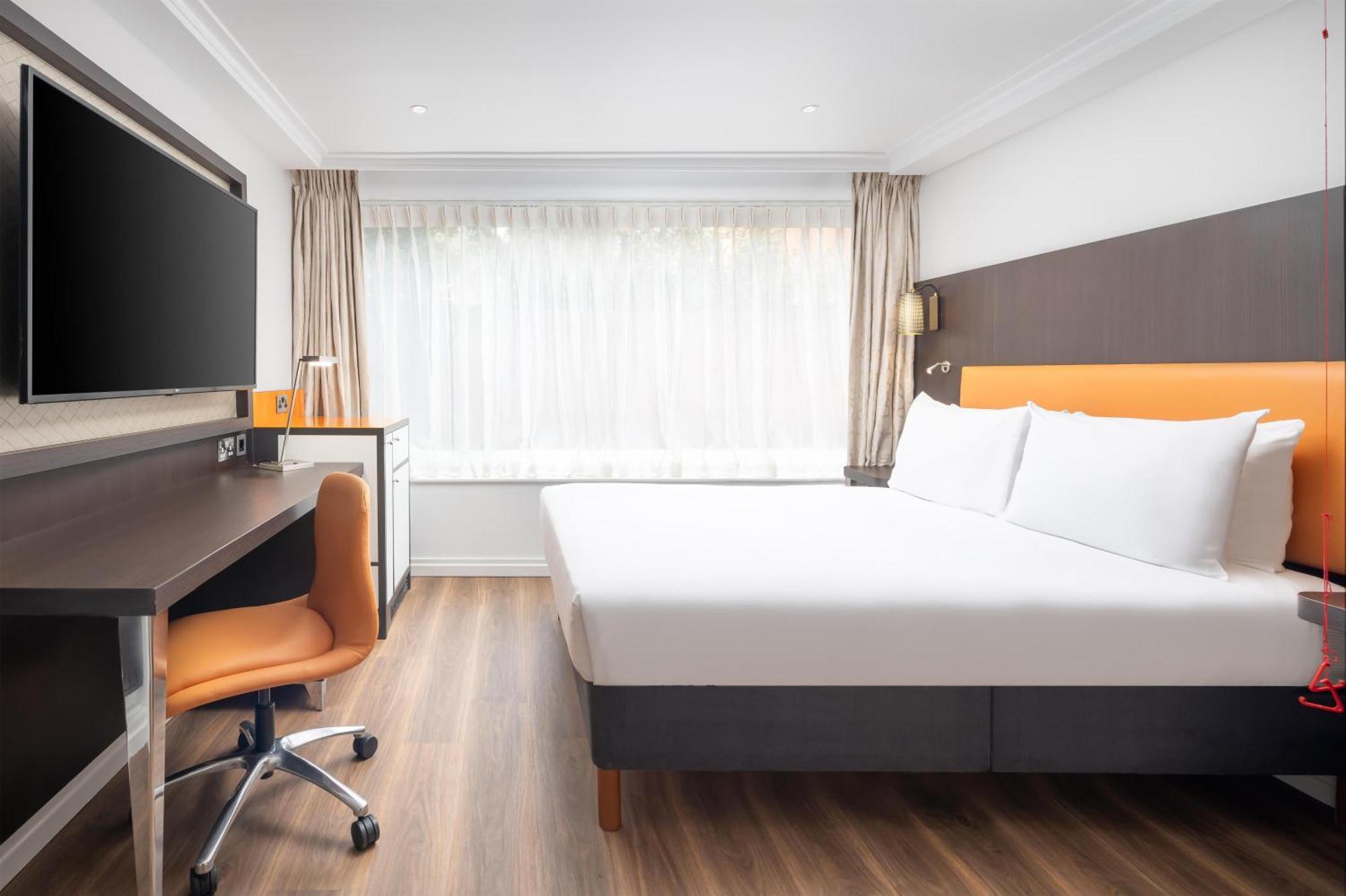 Queen Room Mobility Access