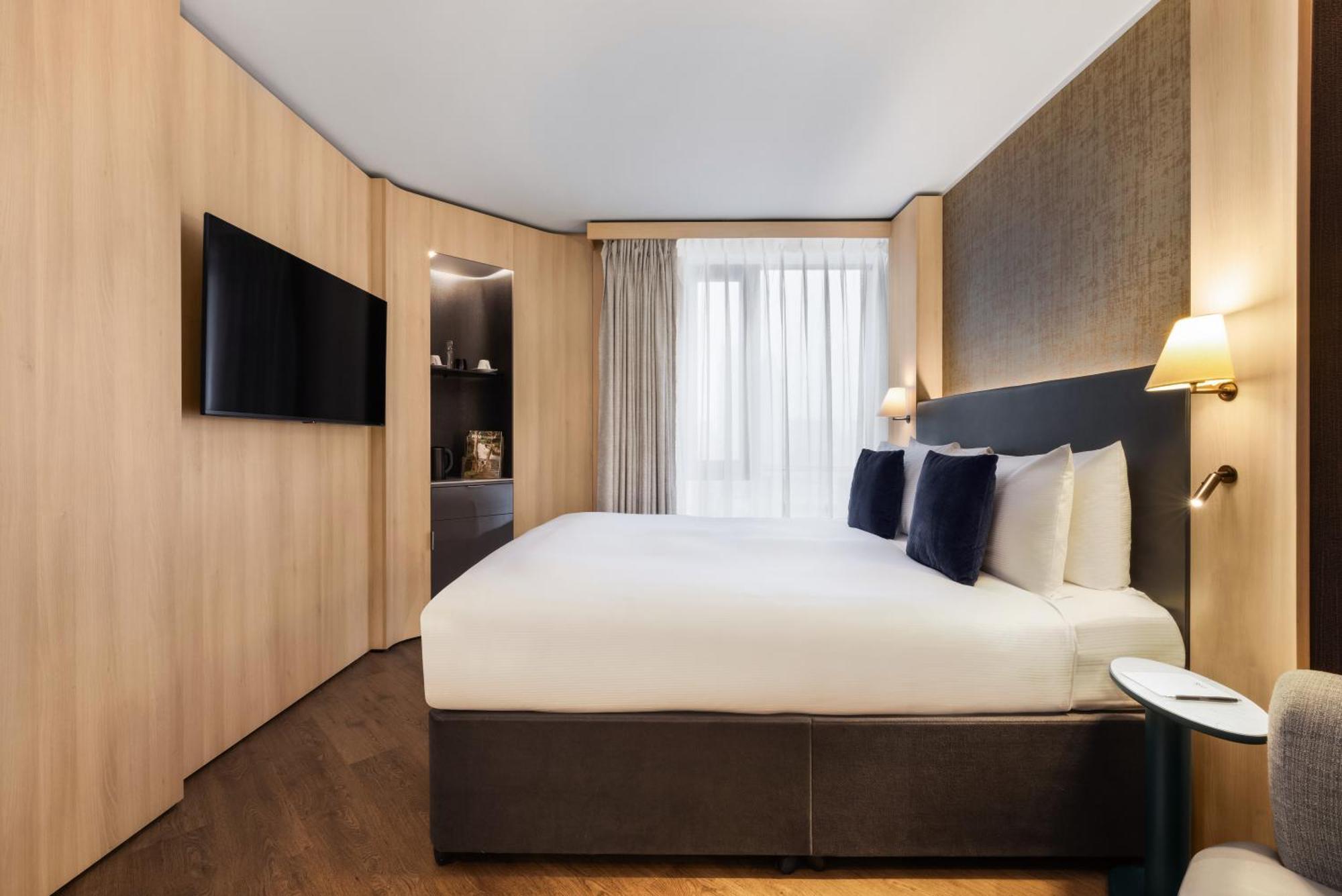 Superior Deluxe Queen Room