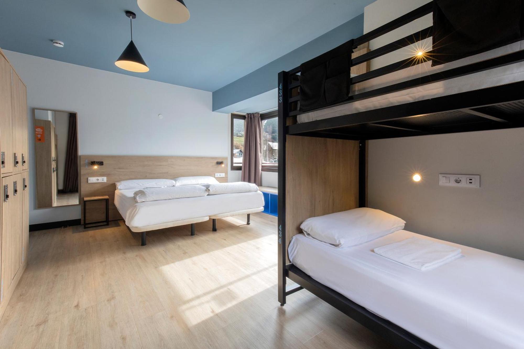 Quadruple Room Private Bathroom