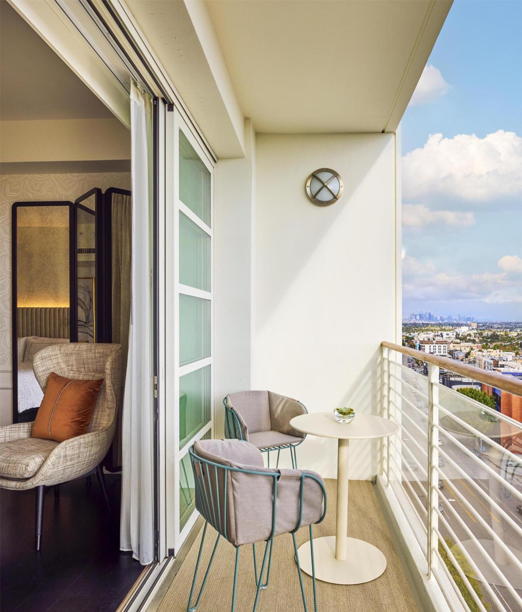 Premier King Room City View