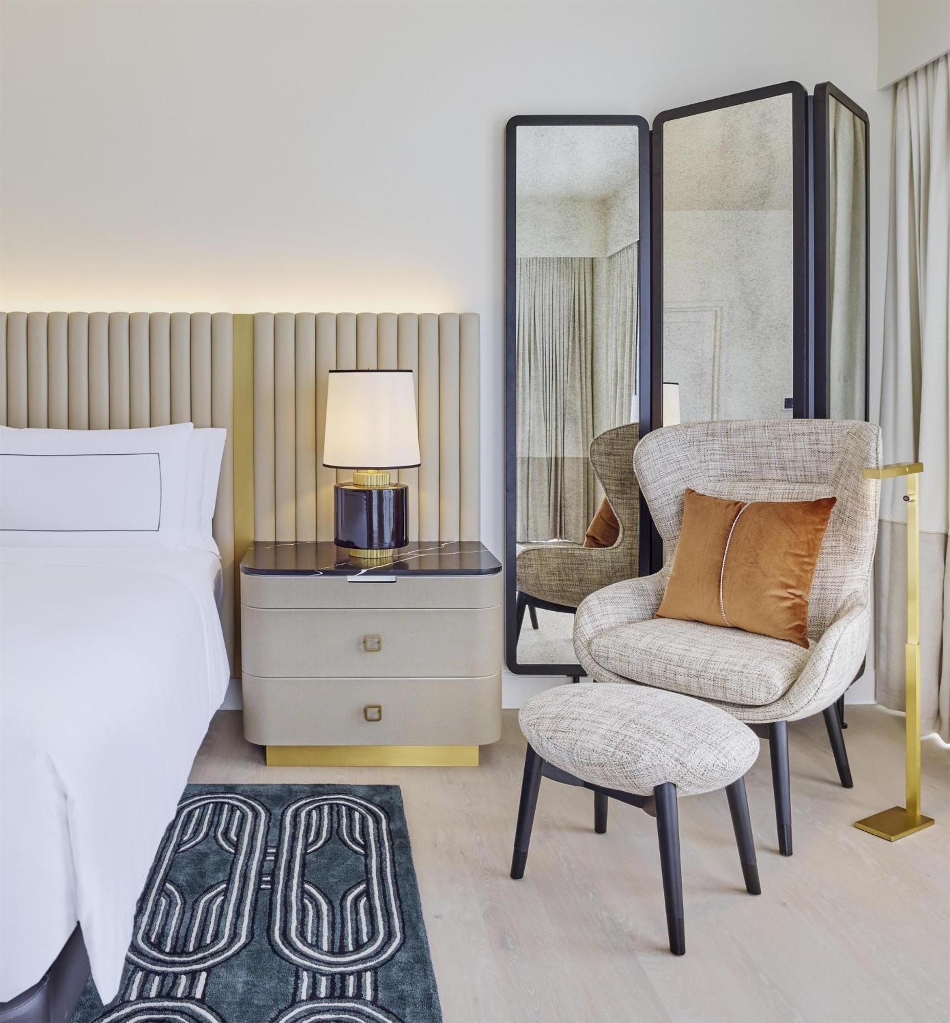 Premier King Room City View