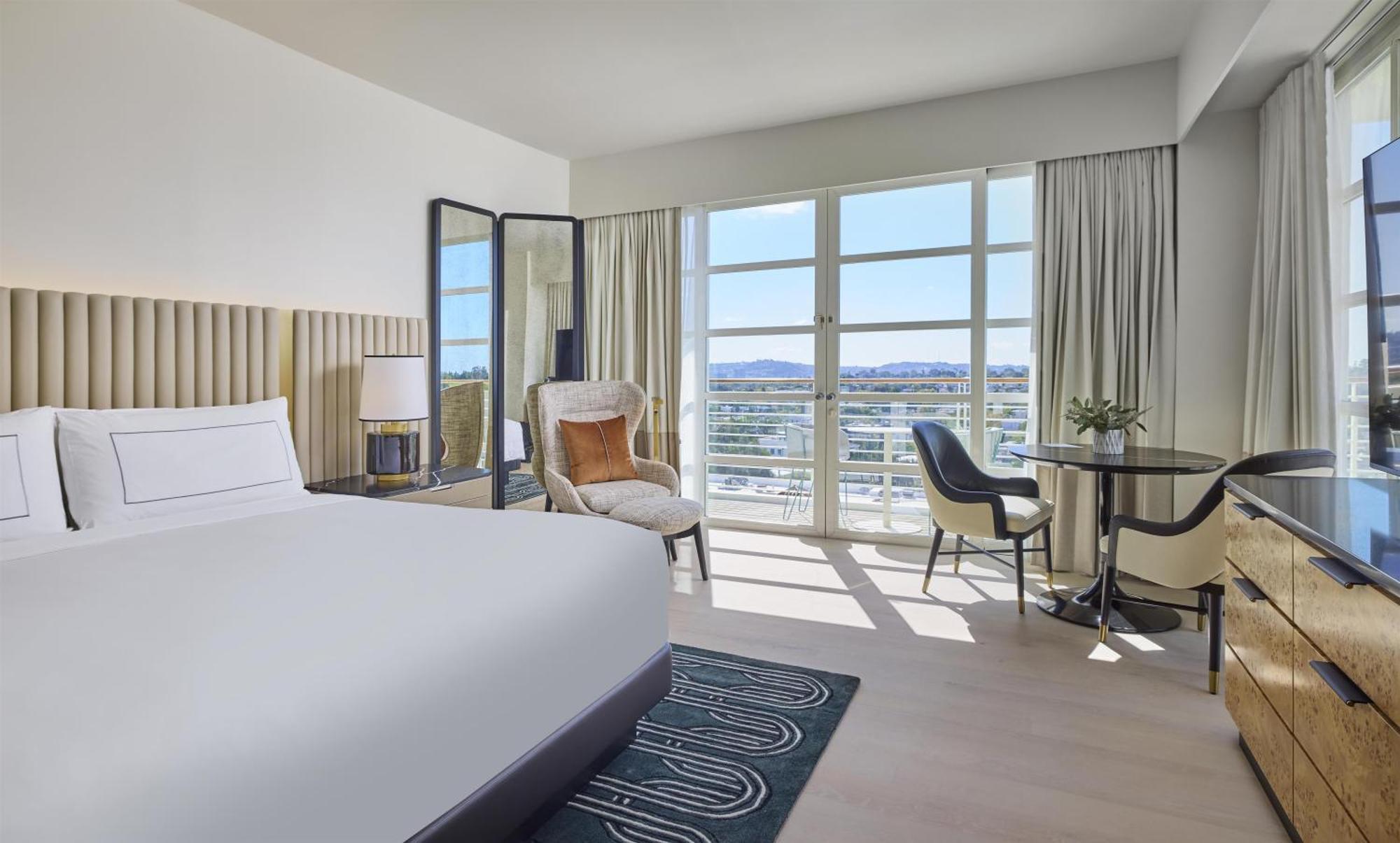 Premier King Room City View