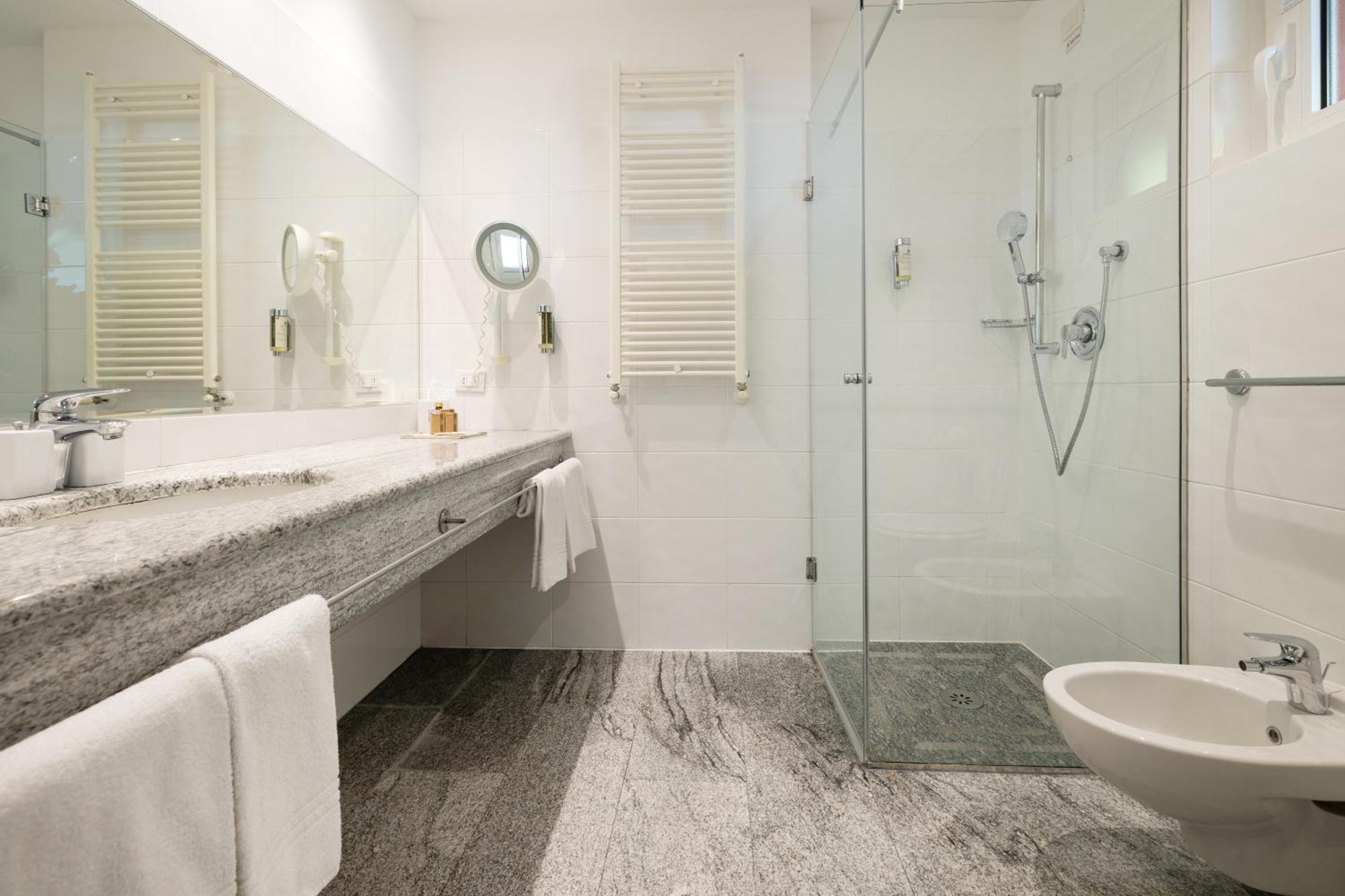 Junior Suite Partial Lake View