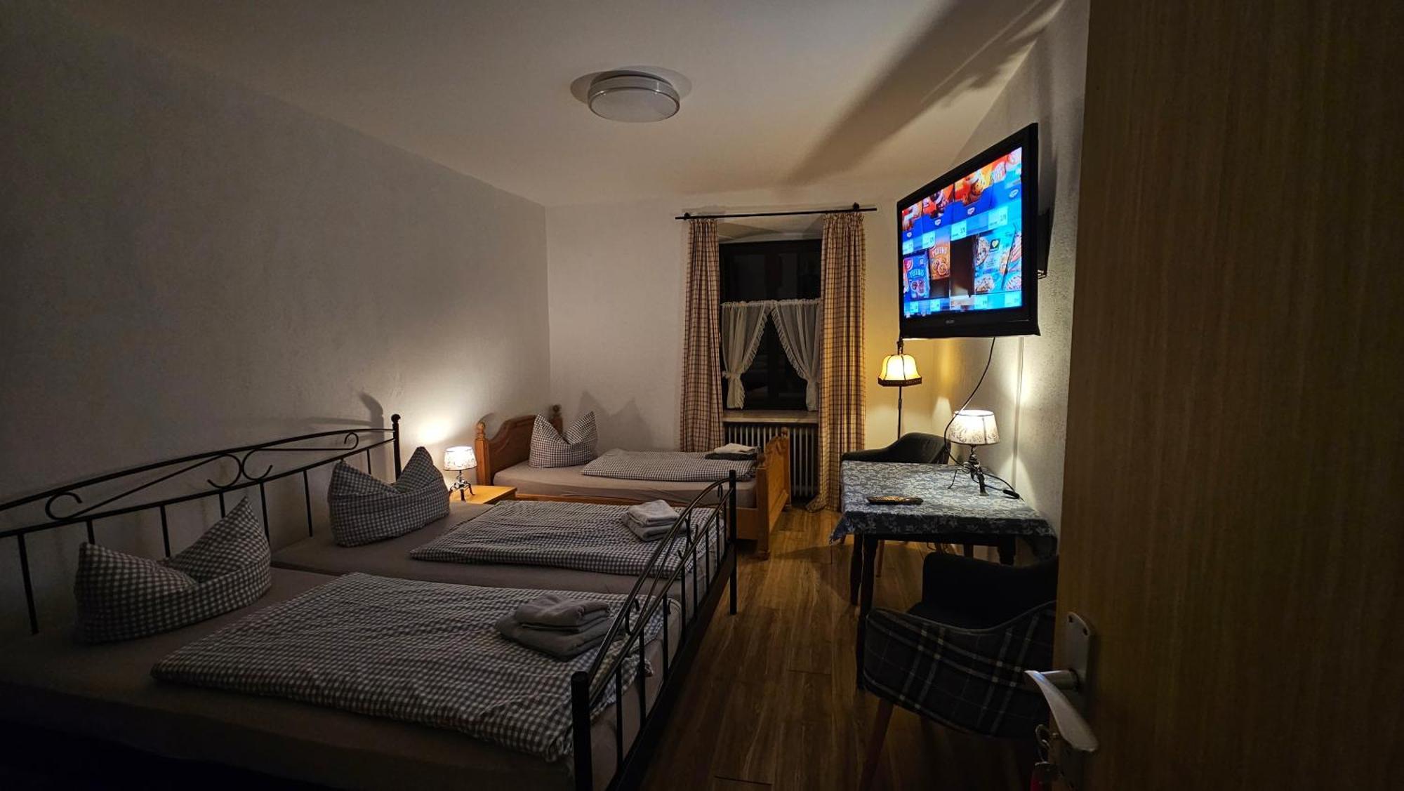 Tweepersoonskamer met Gedeelde Badkamer