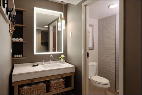 Club Room 1 King Bed Non Smoking Club Lounge Access