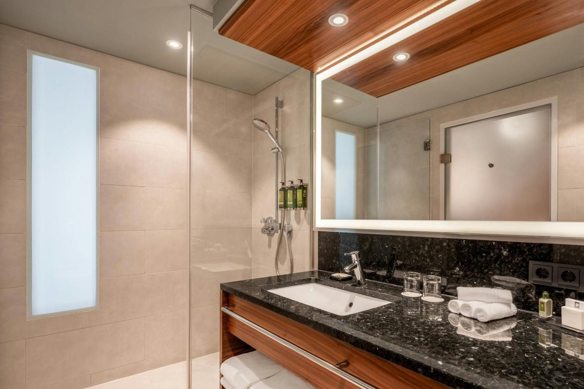 Executive Room M Club lounge access Guest room 1 King