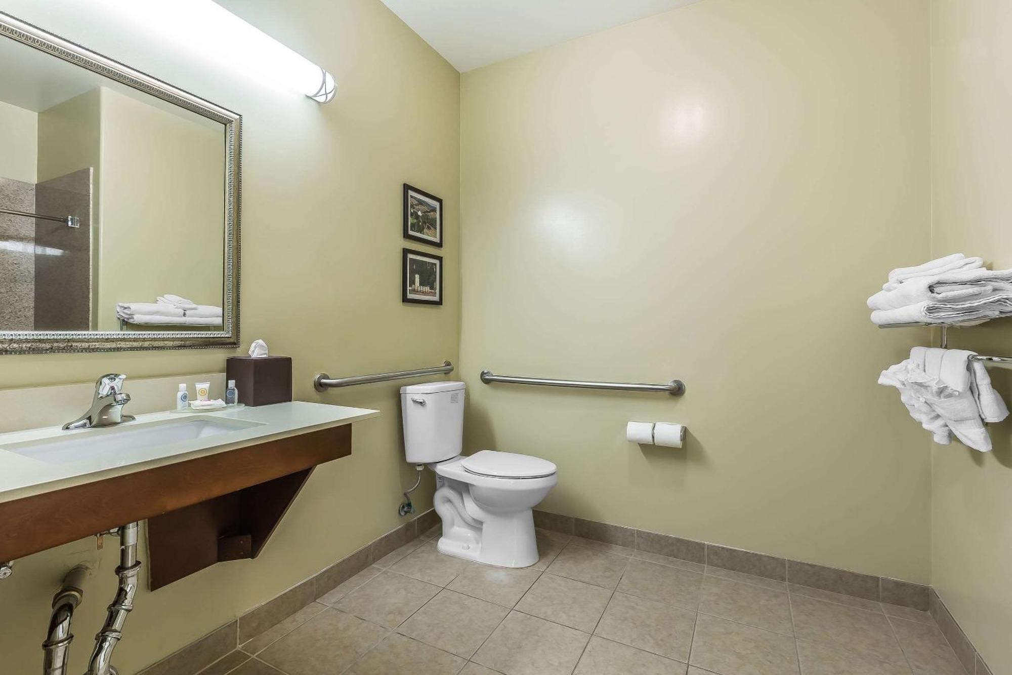 Queen Room with Two Queen Beds and Roll-In Shower - Accessible/Non-Smoking