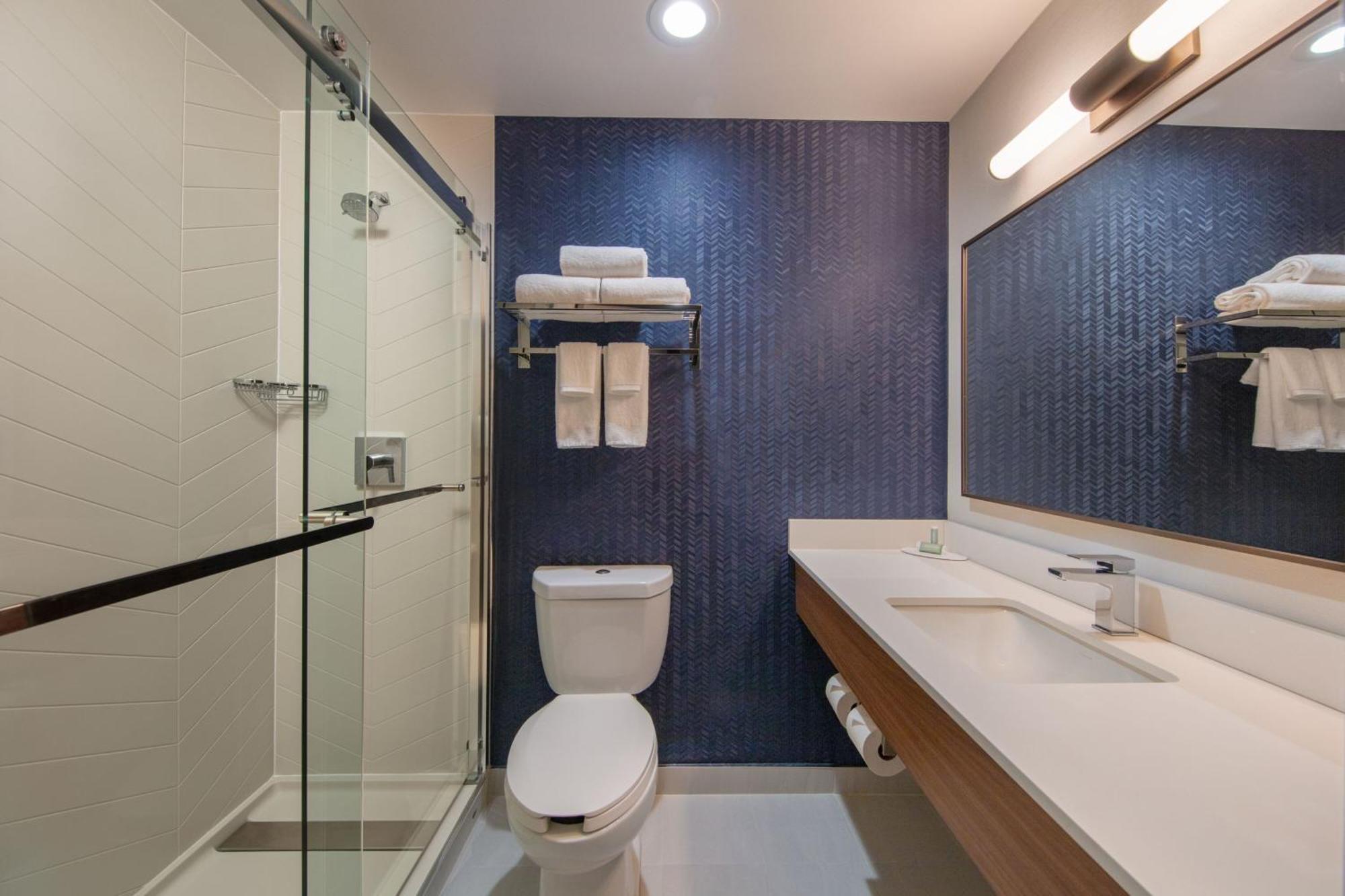 King Room Bathtub Mobility Access