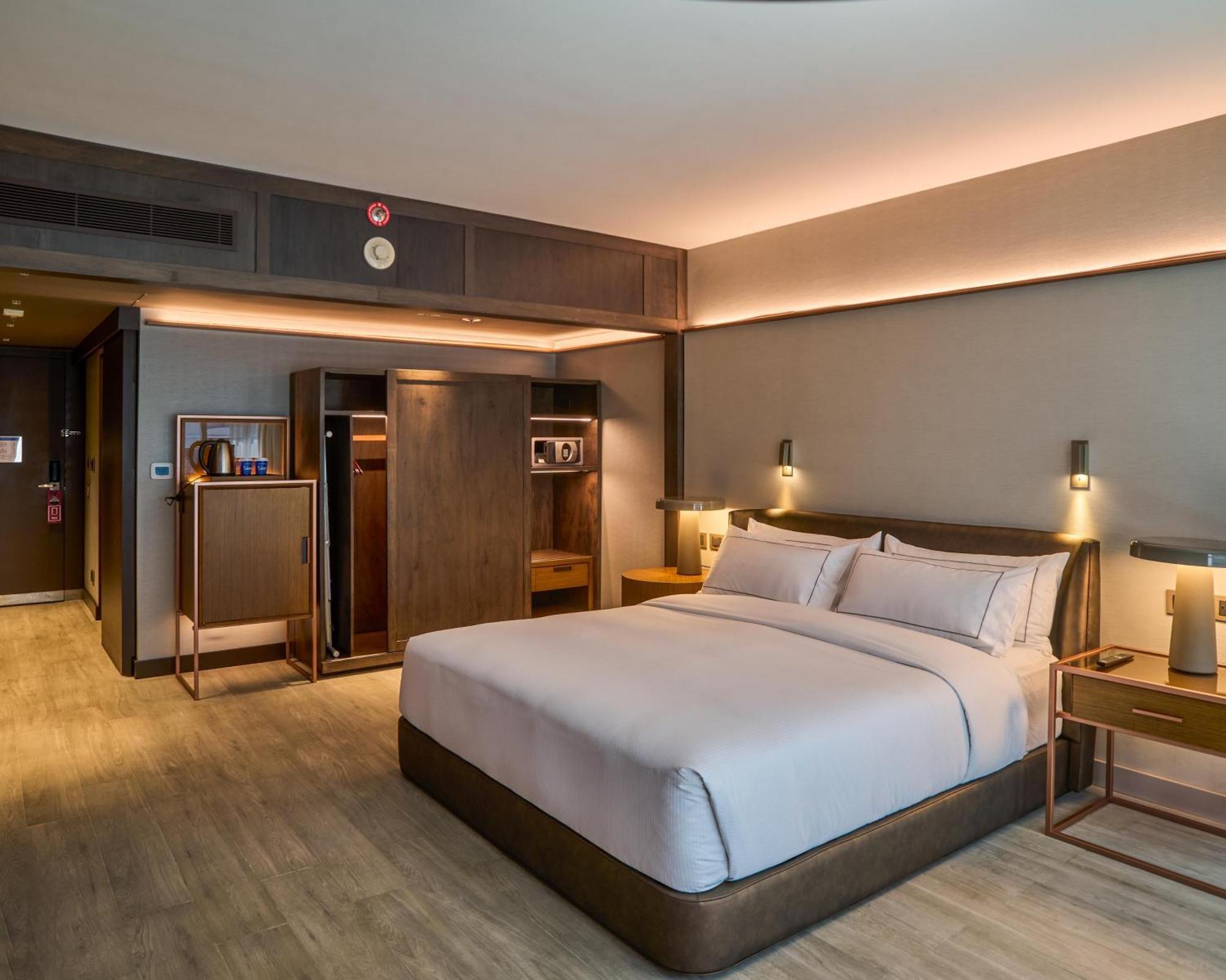 Deluxe King Room Mobility Accessible