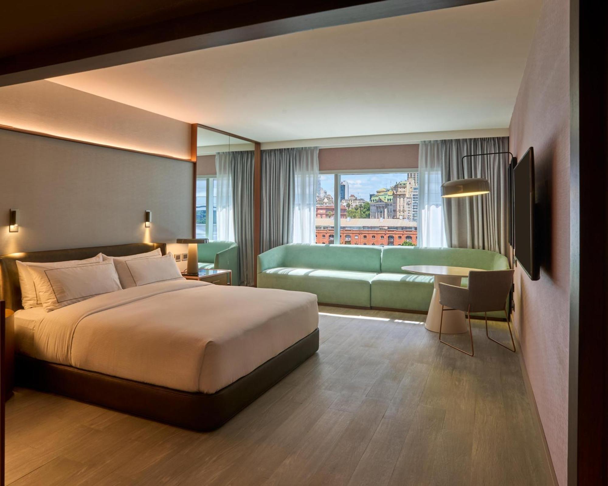 Deluxe King Room Mobility Accessible