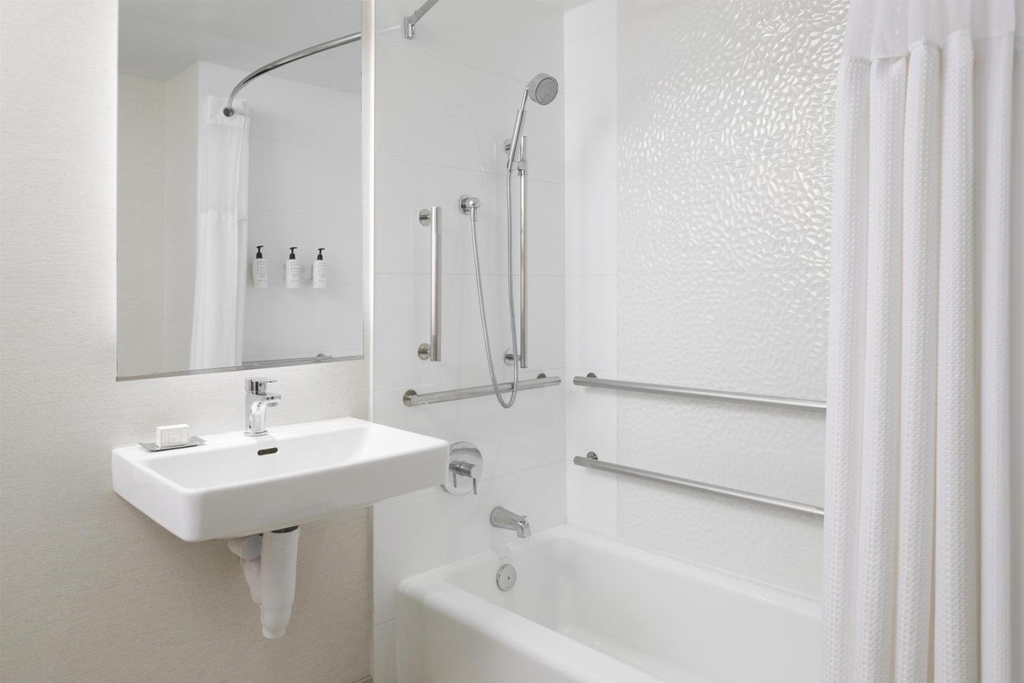 One-Bedroom Suite One Queen Bed Tub Mobility Accessible