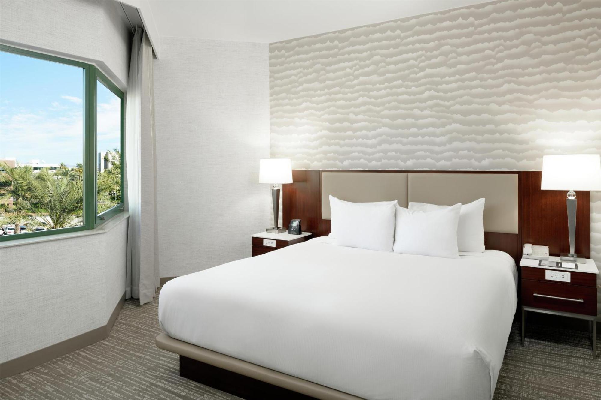 One-Bedroom Suite One King Bed Hearing Accessible