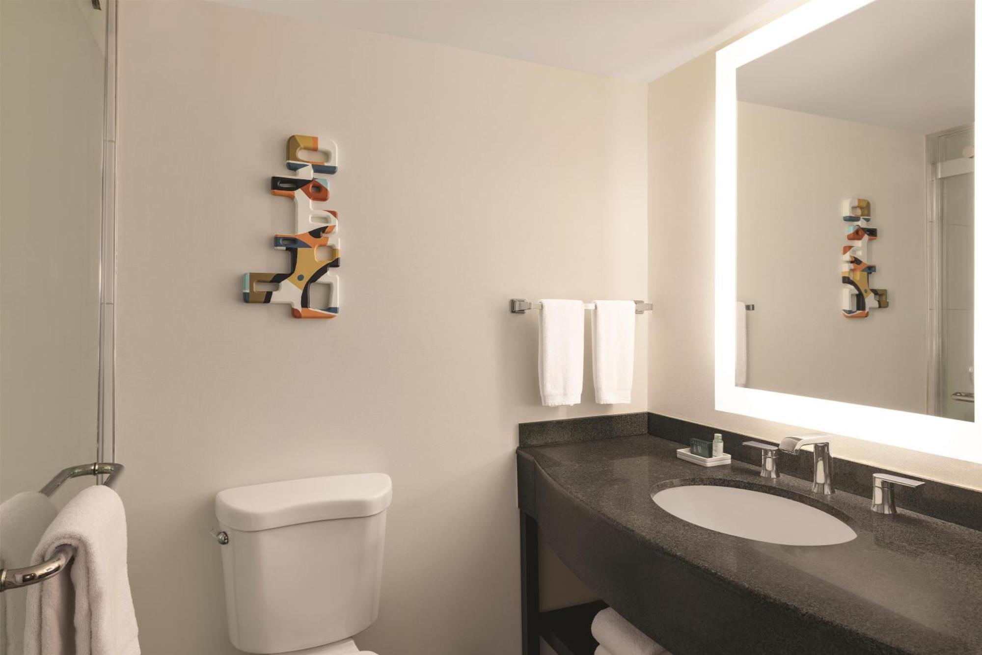 Queen Room with Two Queen Beds with Pool View,1758303258:JPEG