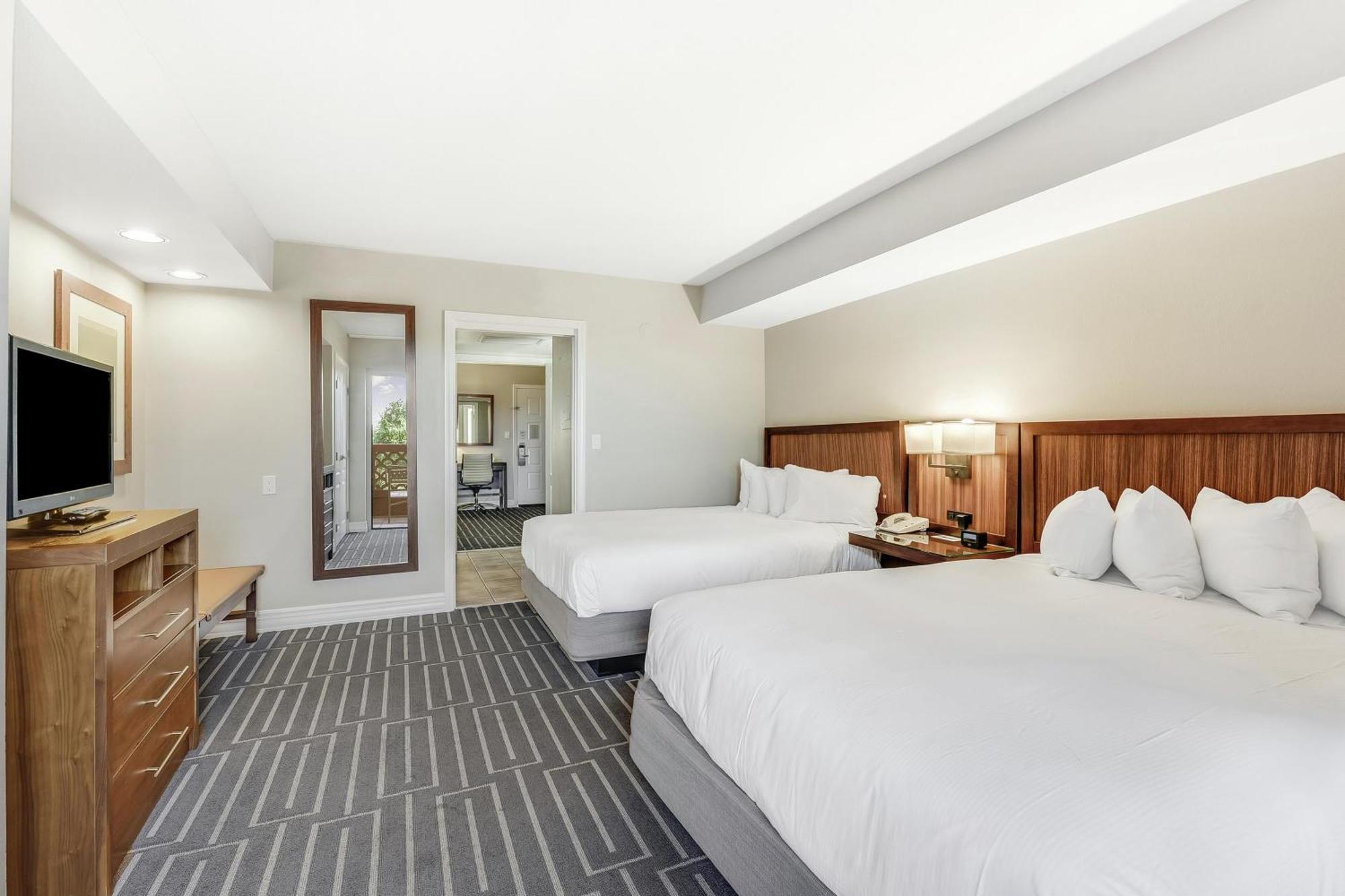 Queen Suite Two Queen Beds View
