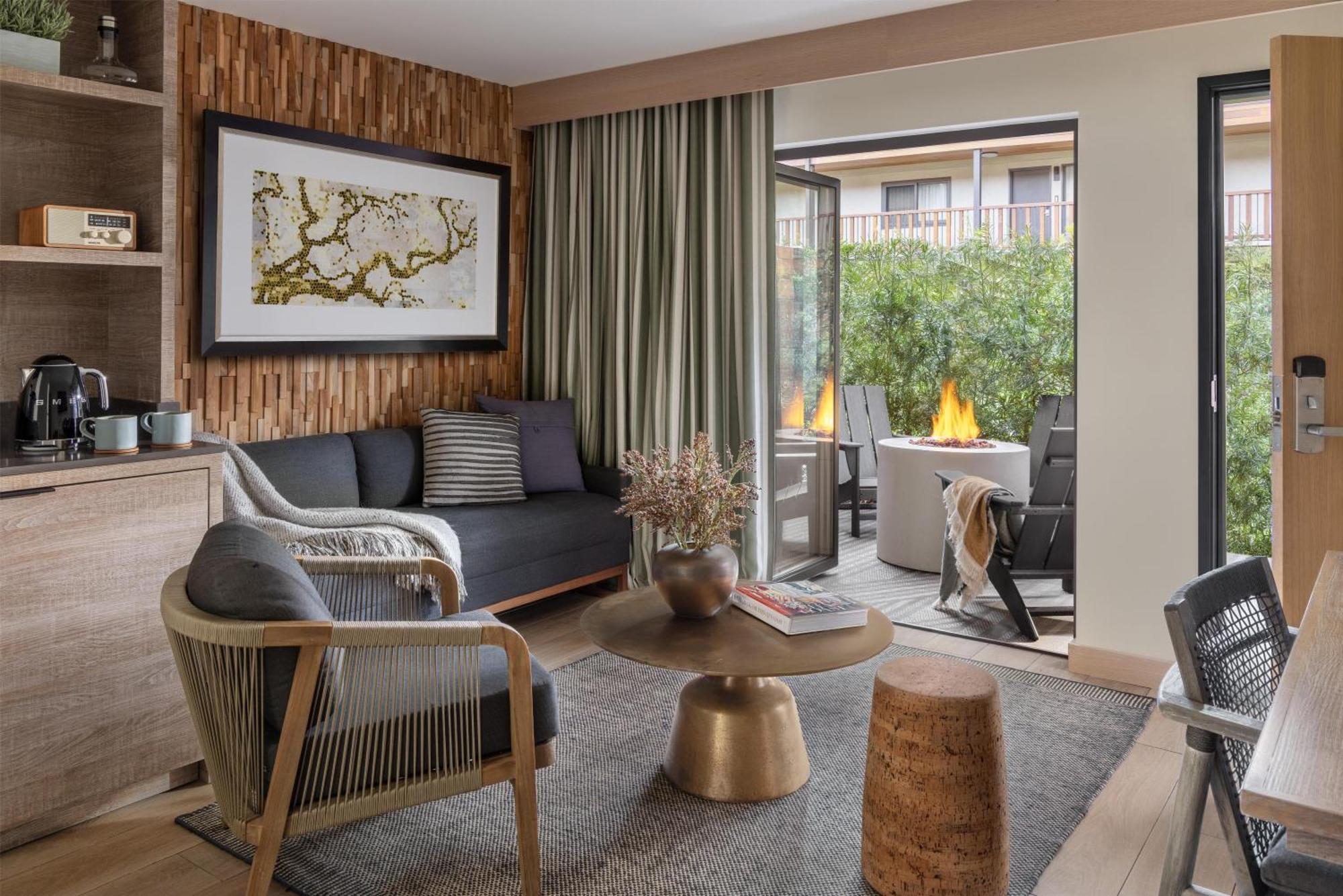 Redwood Lawn Patio Room with One King Bed and Fire Pit,1758304549:JPEG