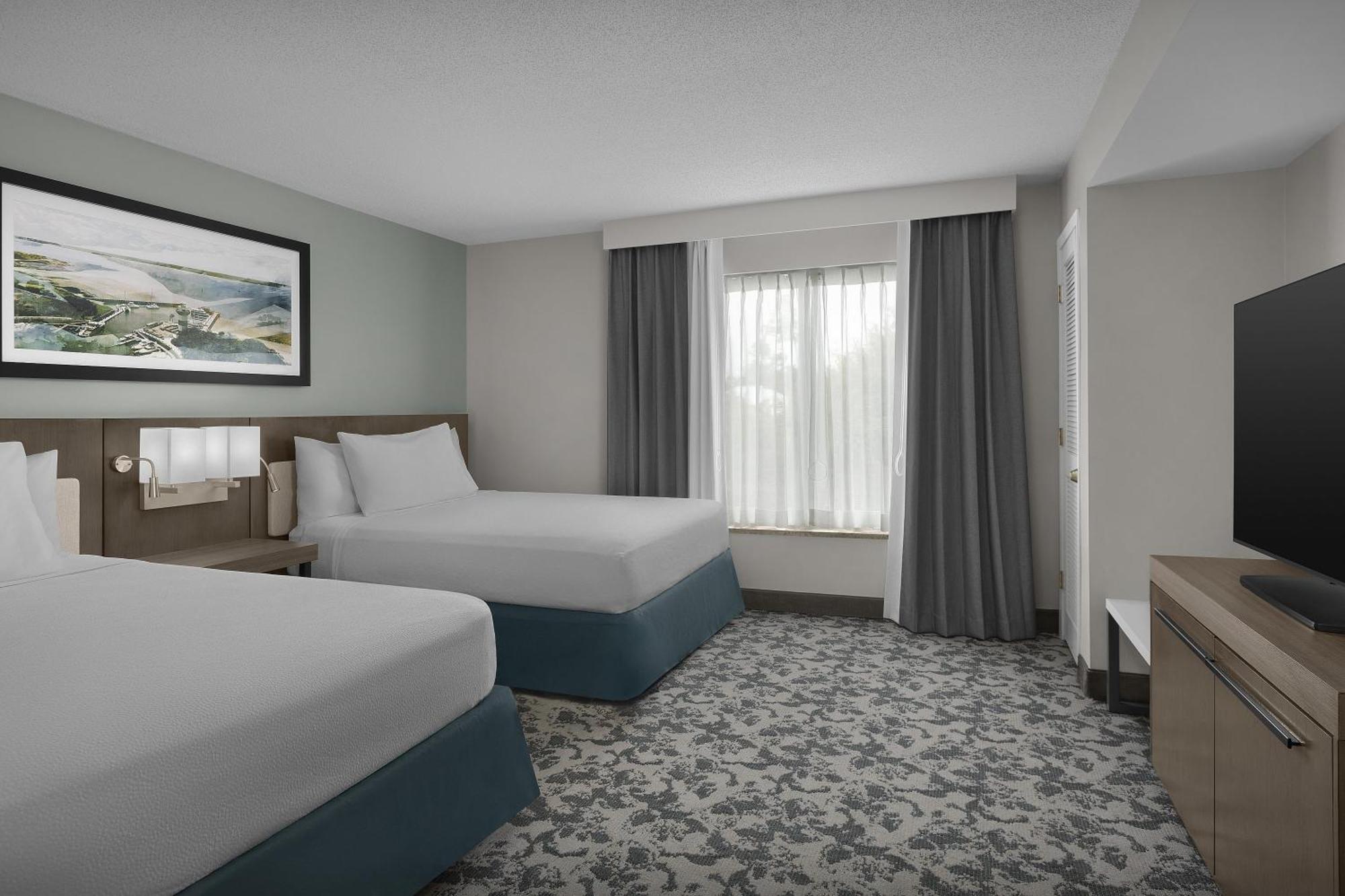Queen Room Two Queen Beds Bath Tub Mobility Access