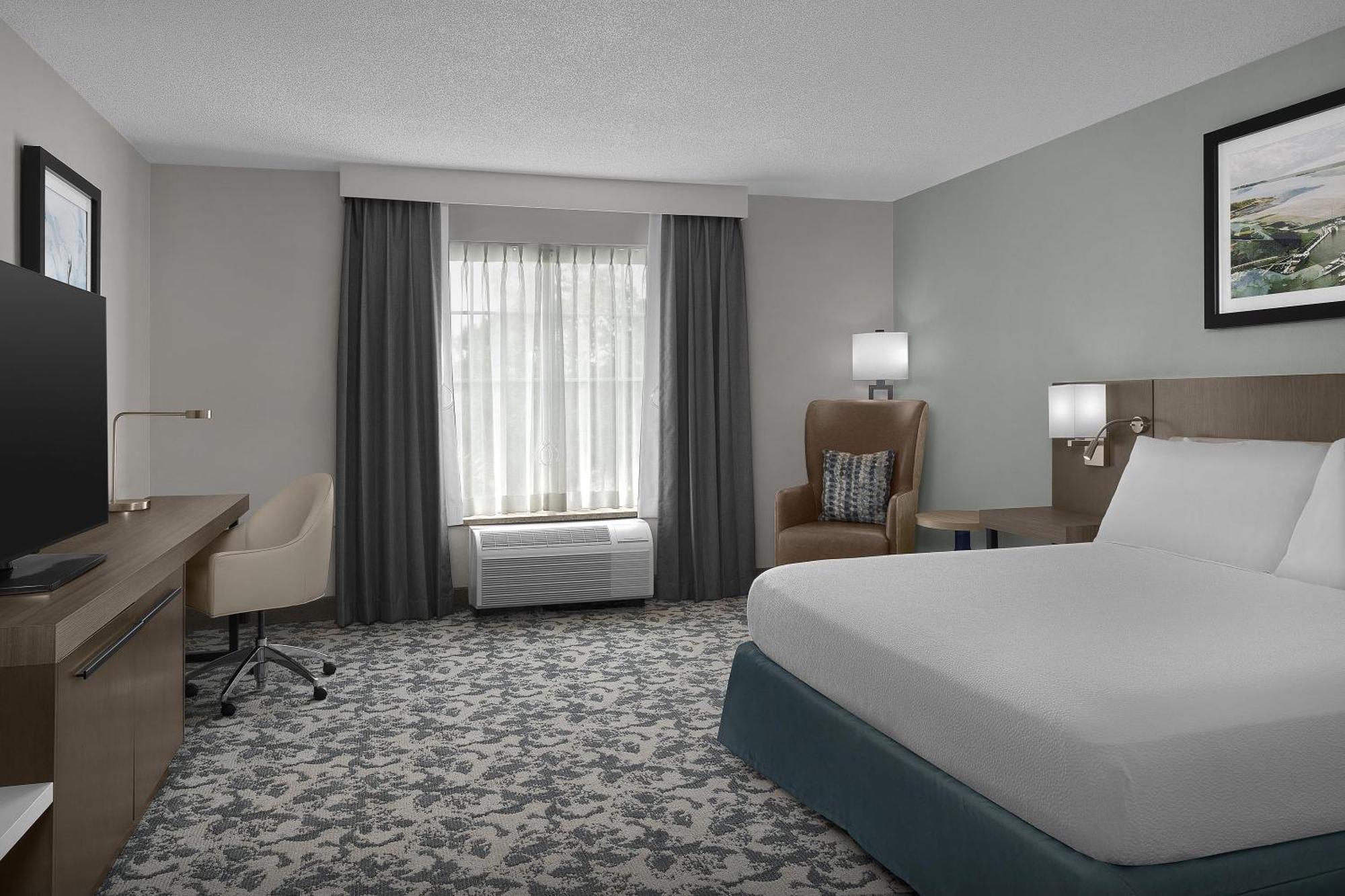 King Room Bath Tub Mobility Accessible