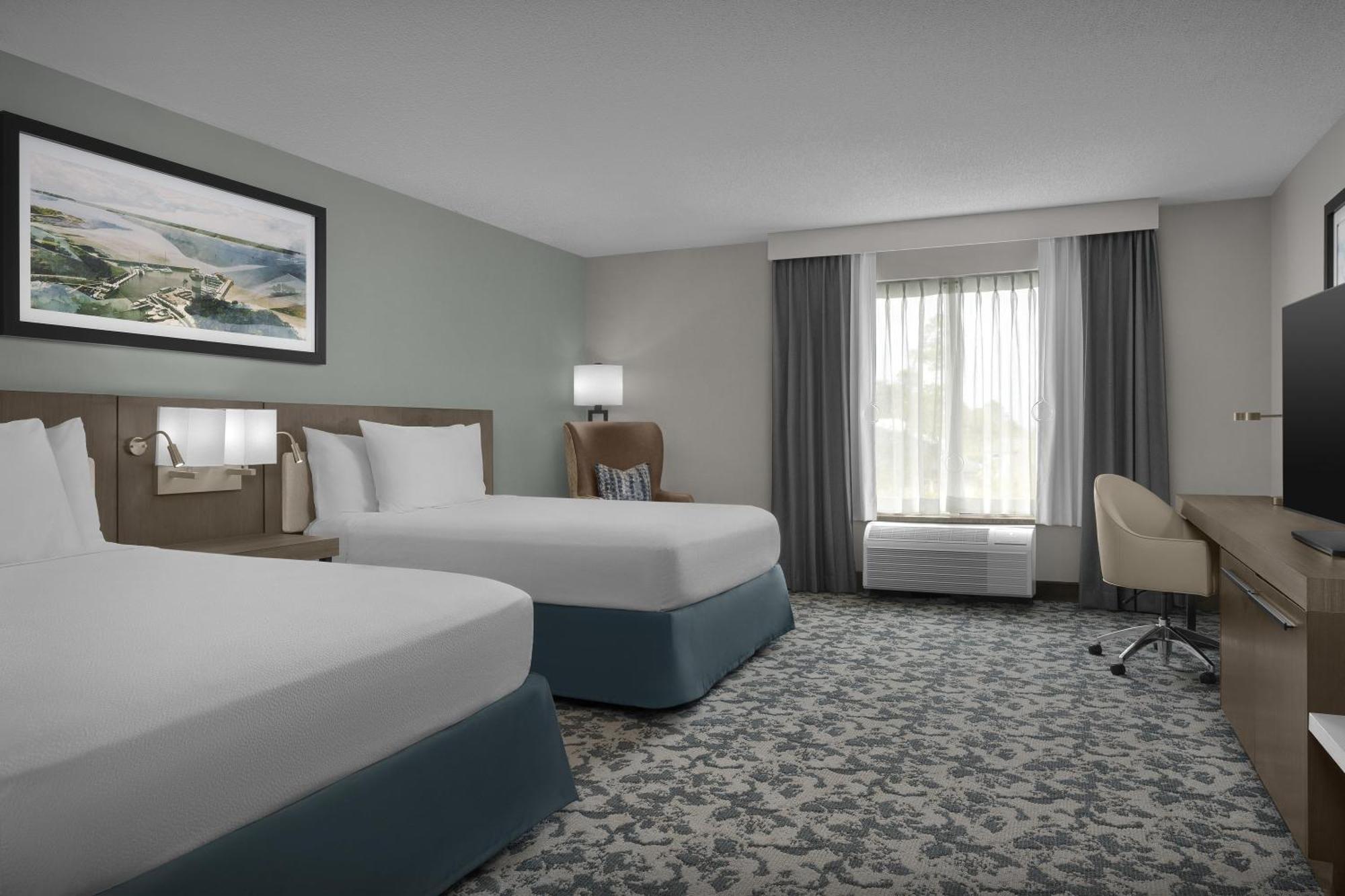 Queen Room Two Queen Beds Roll Shower Mobility Access