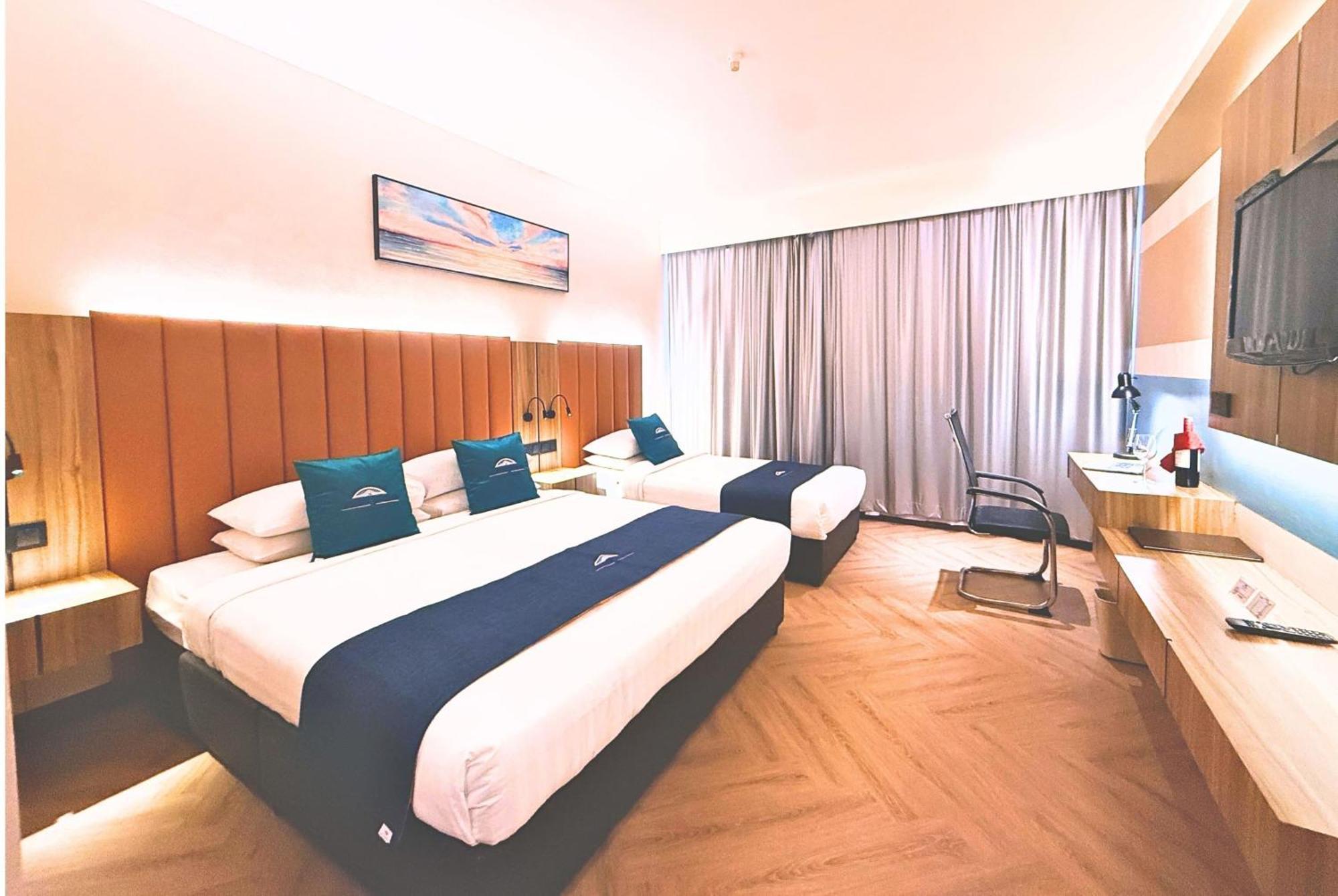 Superior King Room One Single Bed Non-Smoking