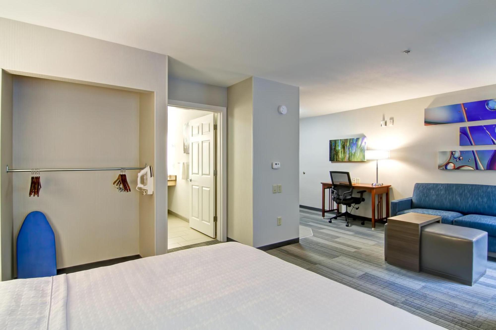Queen Room with One Queen Bed and Sofa Bed- Disability Access with Roll In Shower
