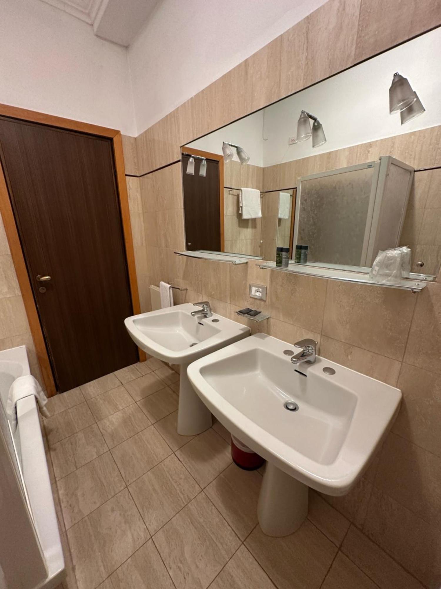 Double or Twin Room Sea View