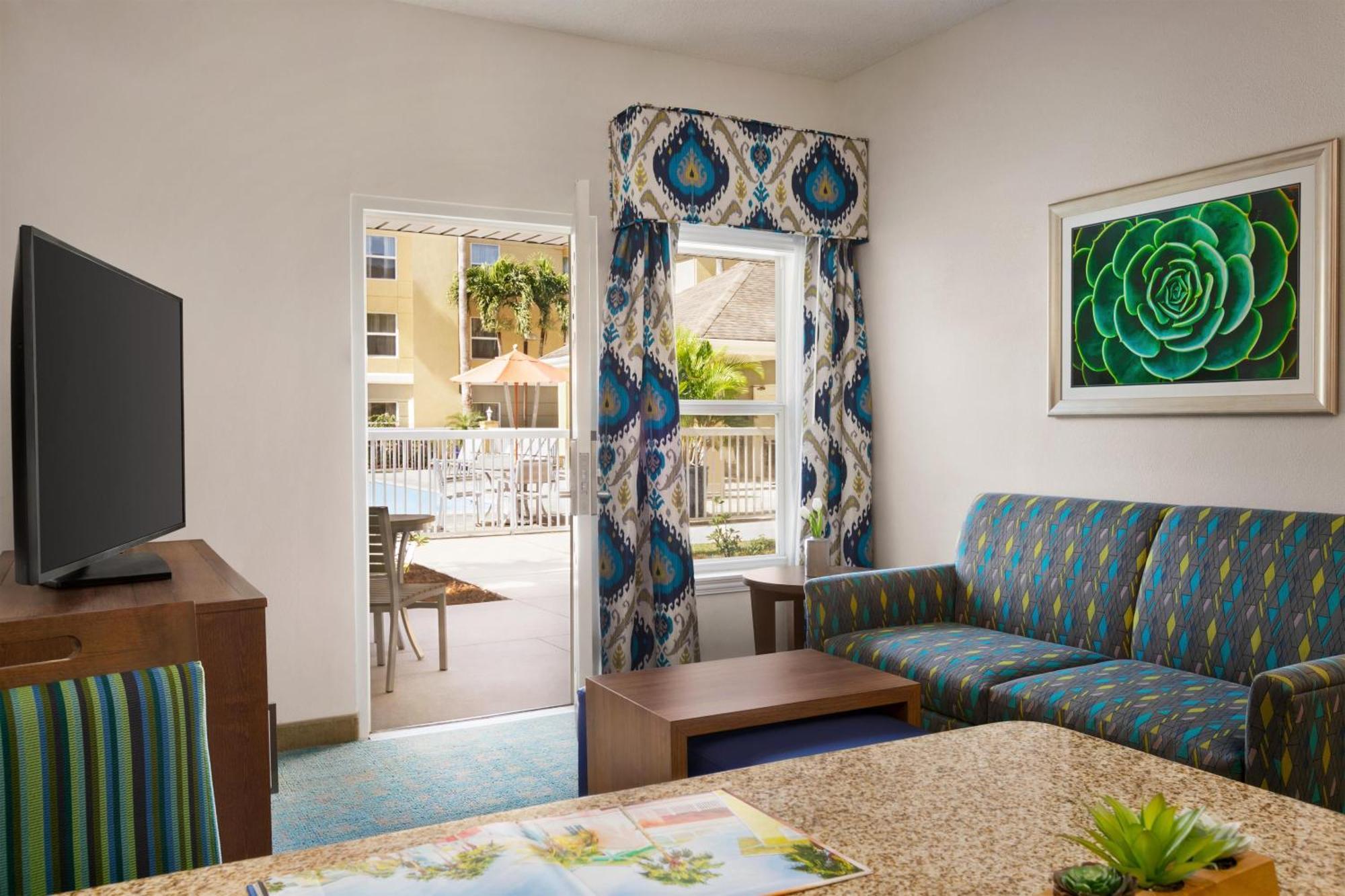 King Suite Pool Side Non-Smoking