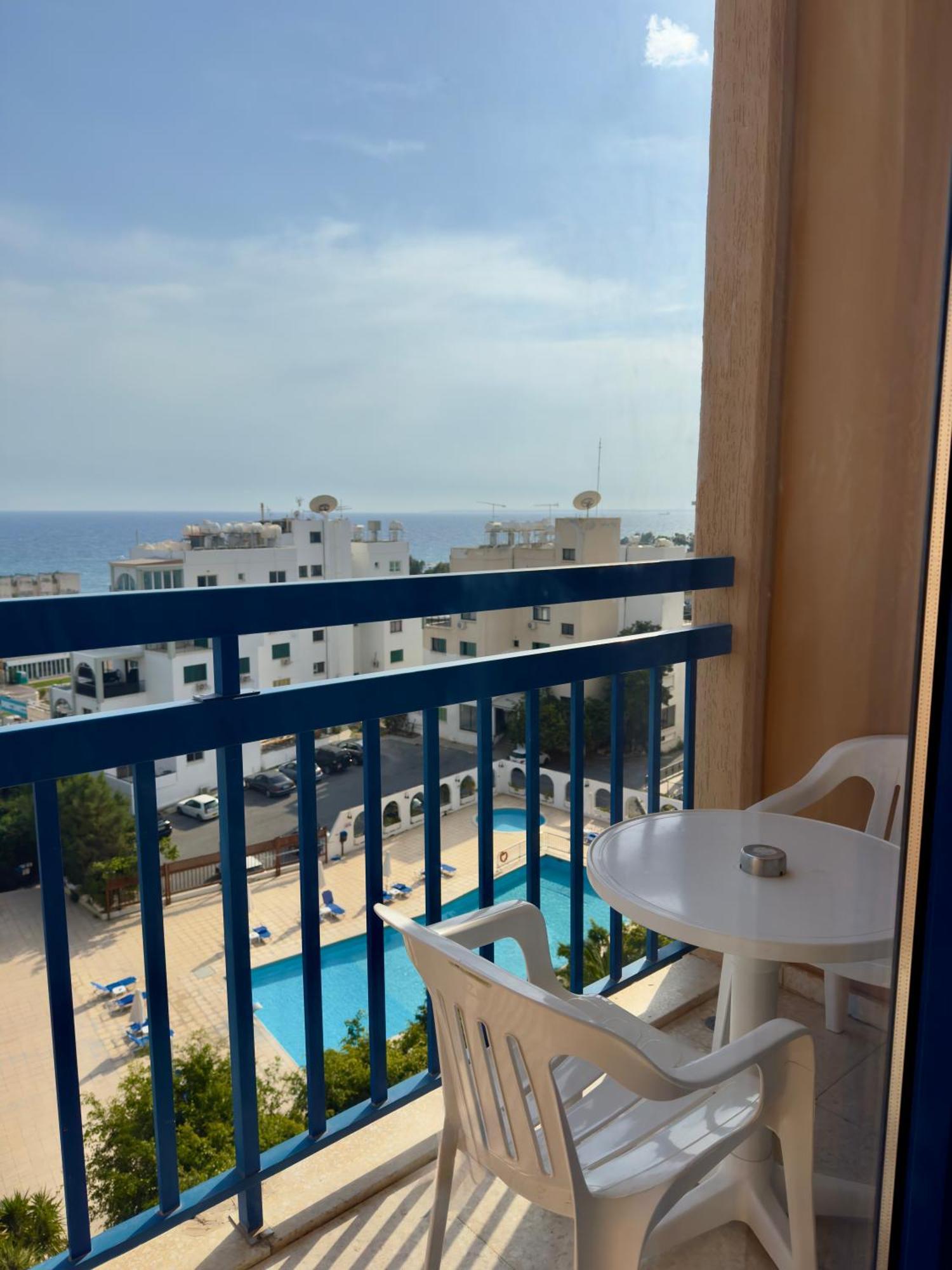 Double or Twin Room Sea View