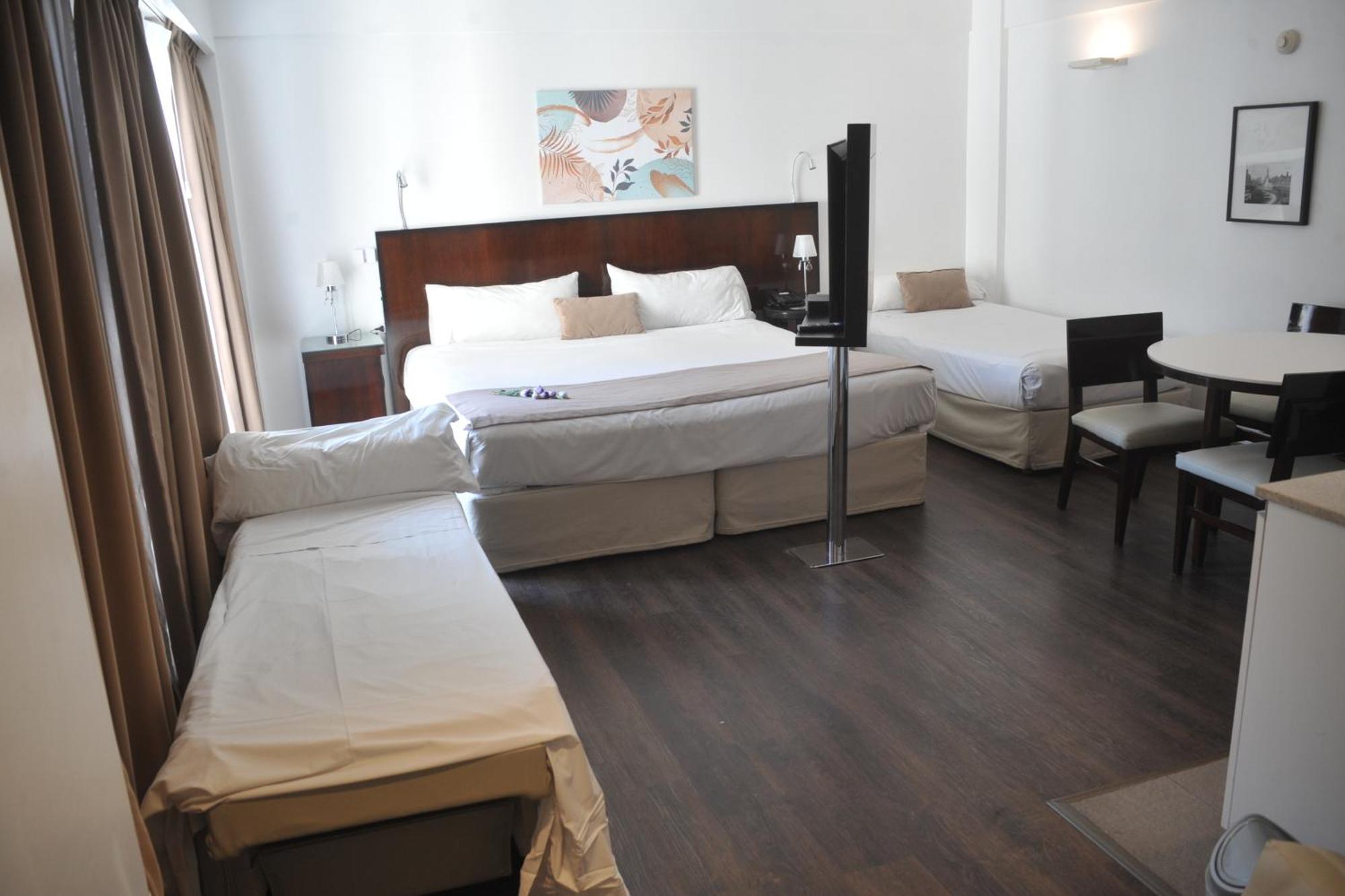 Deluxe Family Room