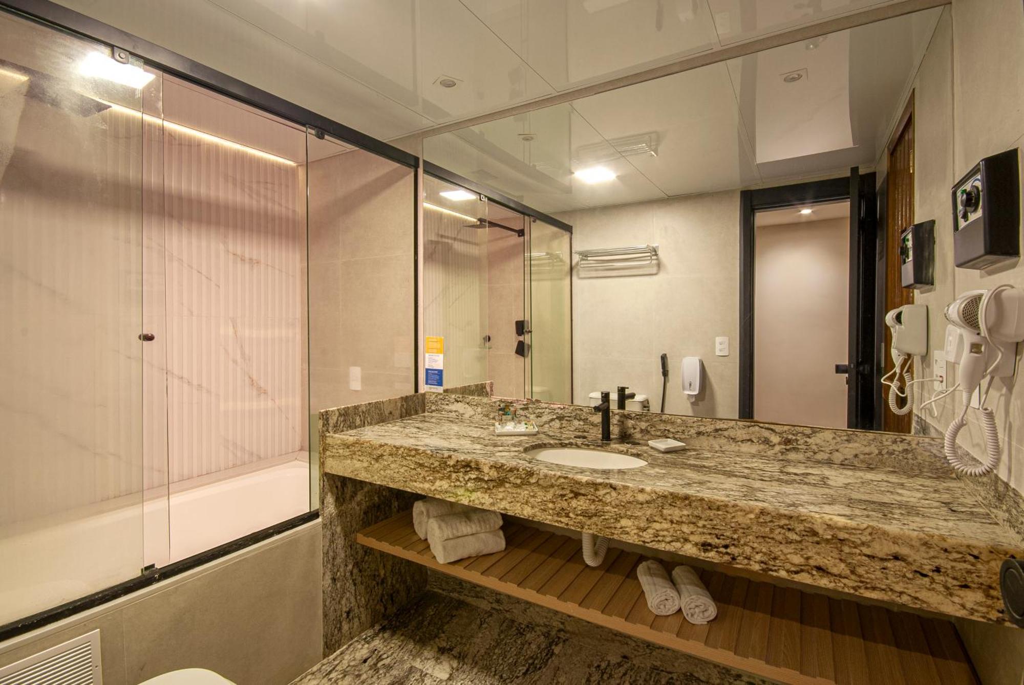 Deluxe Double or Twin Room Spa Bath