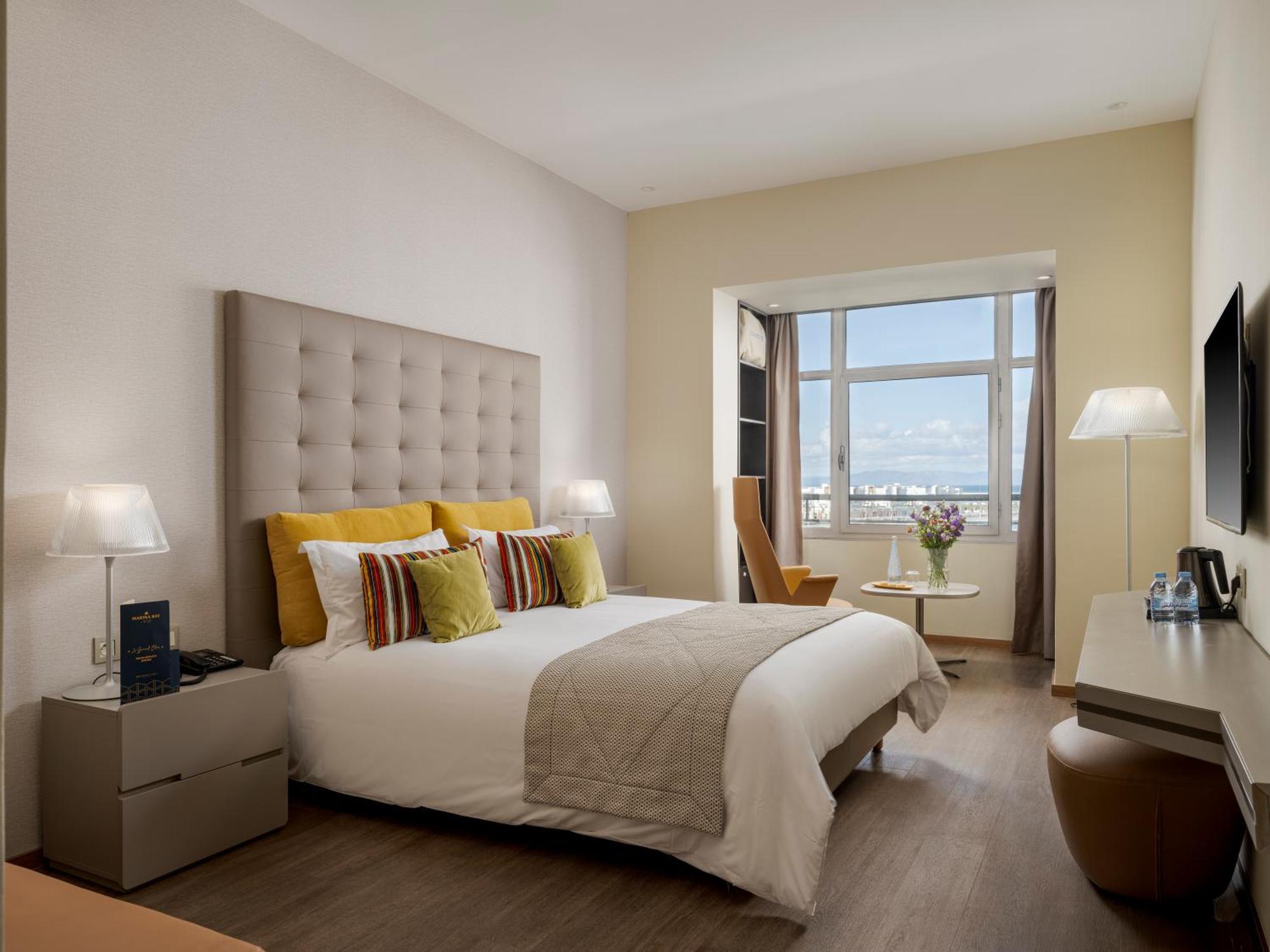 Habitación Doble Superior con vistas al puerto deportivo