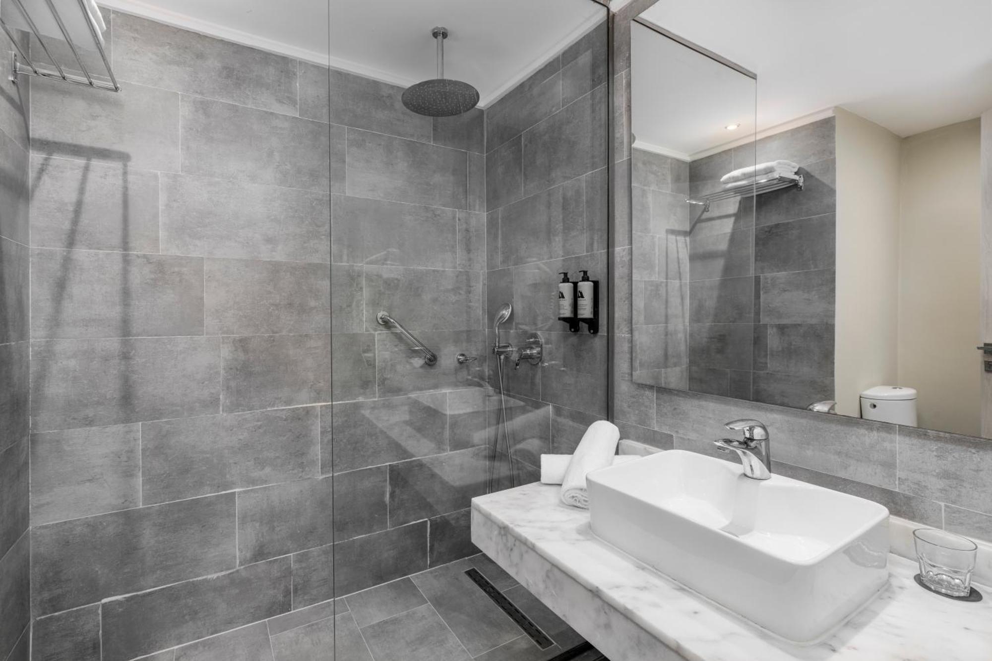 Habitación Doble Superior con vistas a la piscina