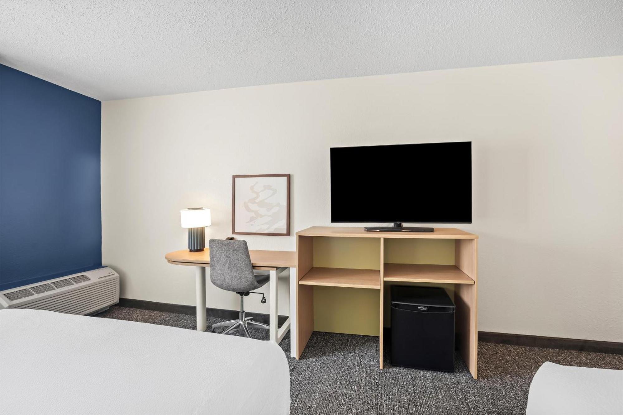 Queen Room Two Queen Beds Bath Tub Mobility Hearing Access